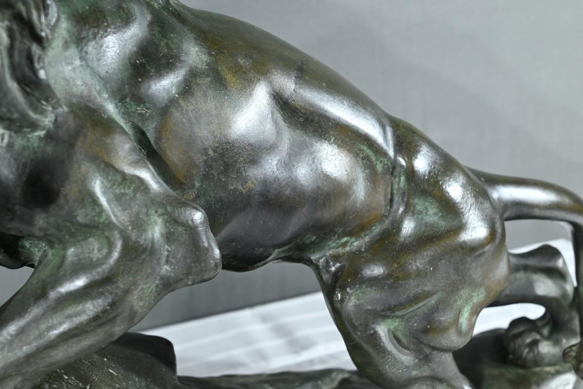 Brüllender Löwe aus Bronze, signiert Nerin - Anfang 20. im Angebot 2