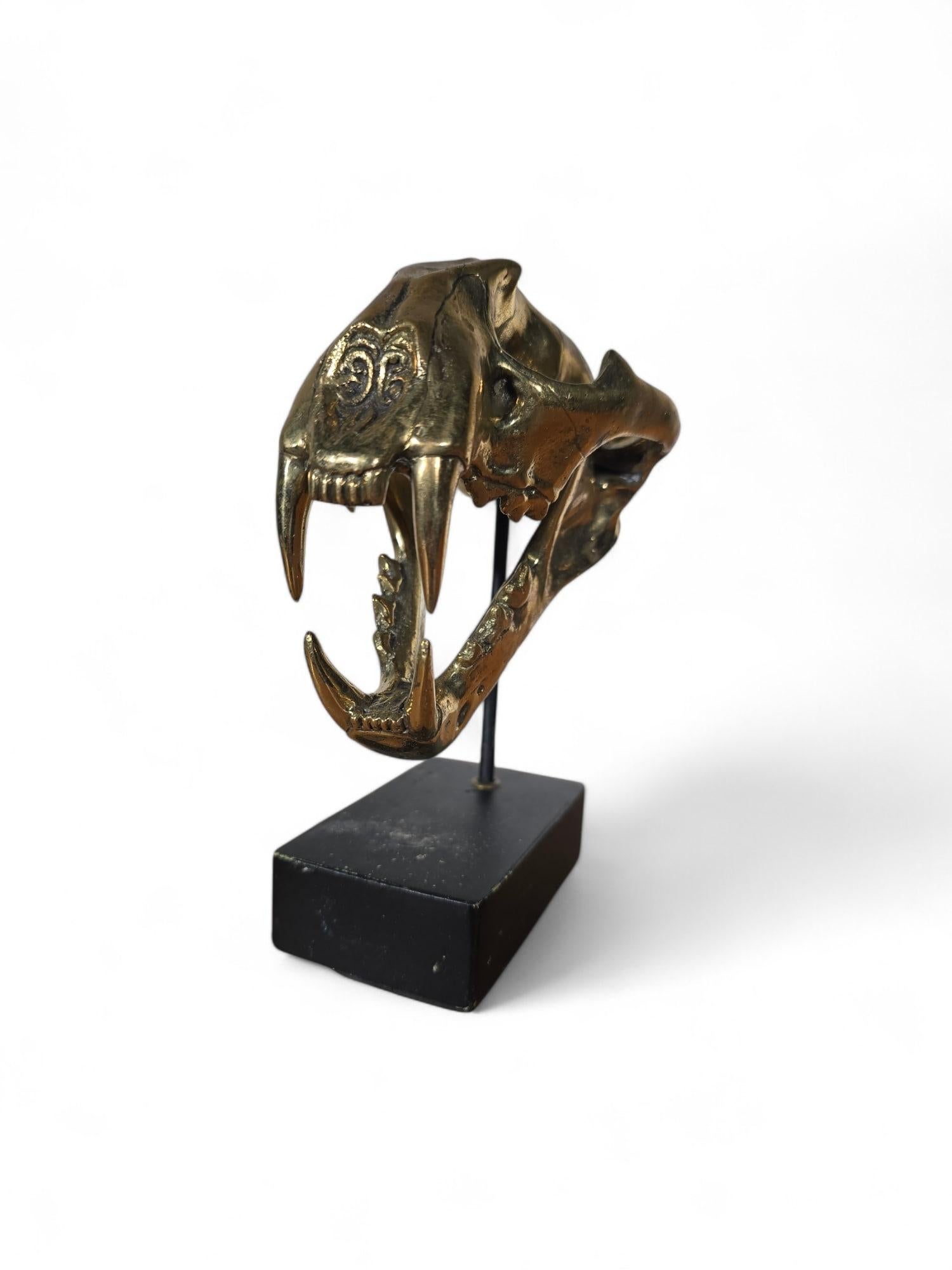Scultura di bronzo con teschio di leone In condizioni buone in vendita a Madrid, ES