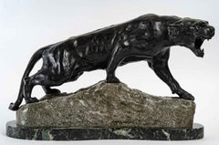 Lionne en bronze par Thomas François Cartier