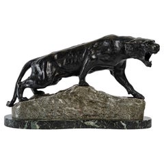 Lionne en bronze par Thomas François Cartier