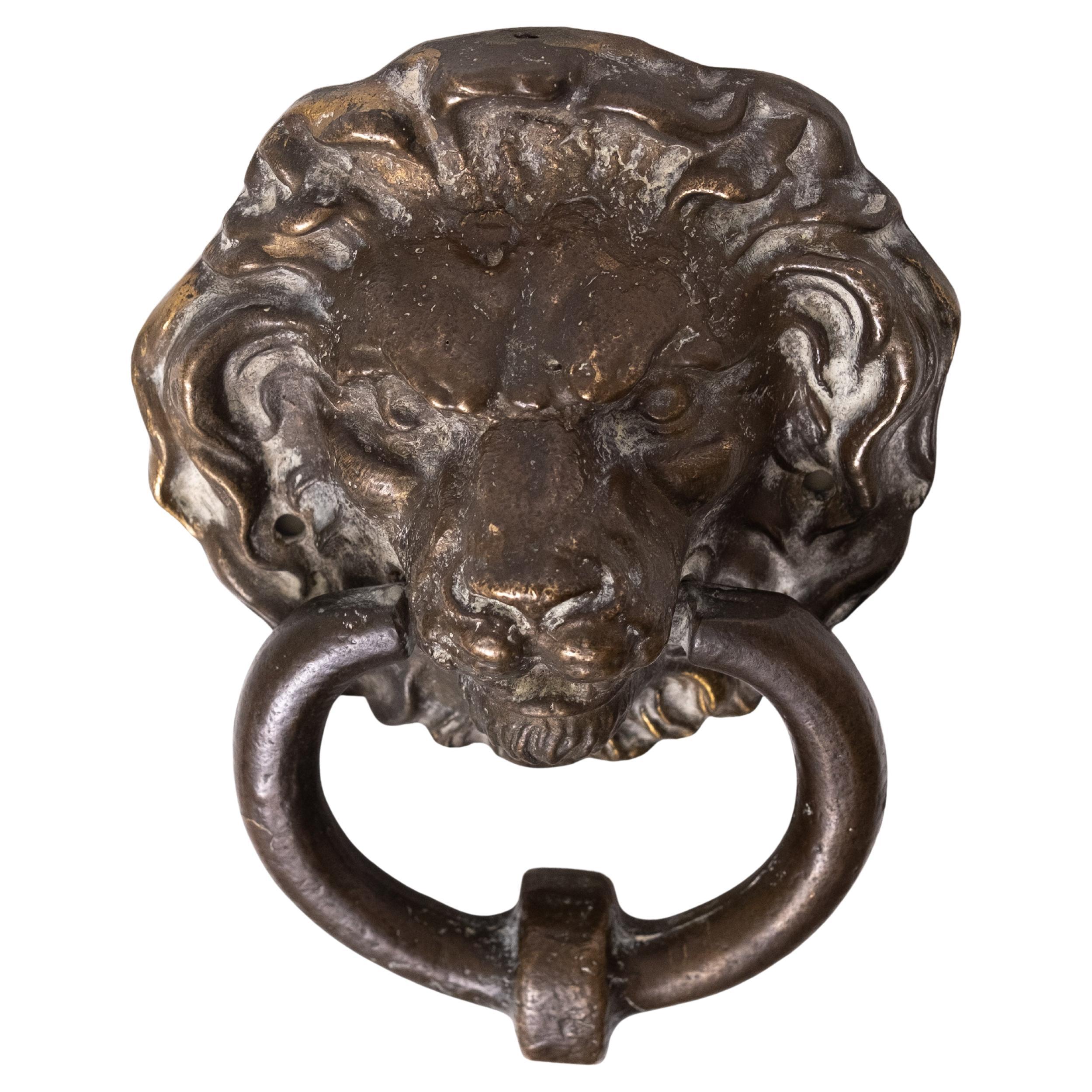 Fine XIX secolo Battente in bronzo con testa di leone  xIX secolo in vendita
