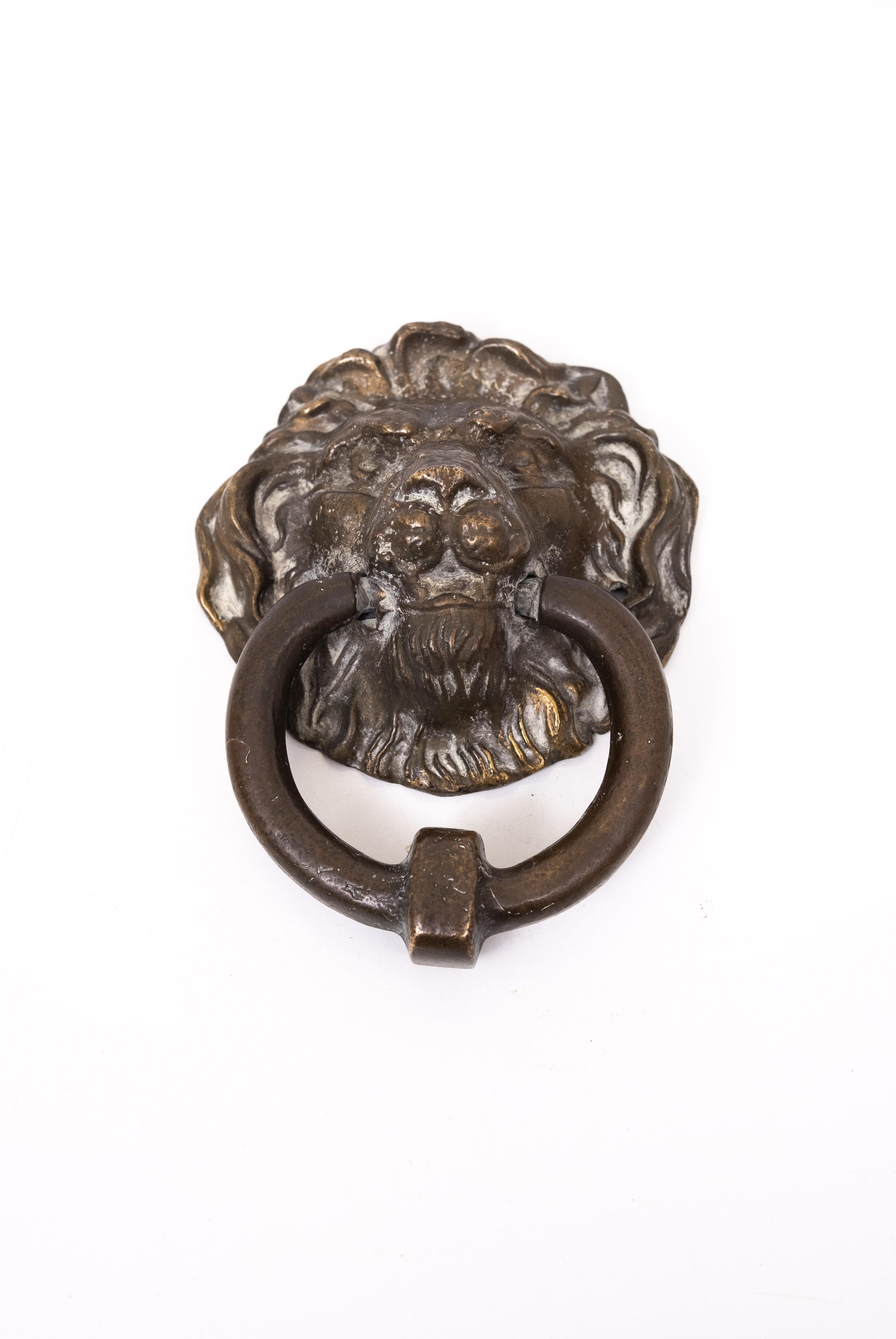 Bronzo Battente in bronzo con testa di leone  xIX secolo in vendita