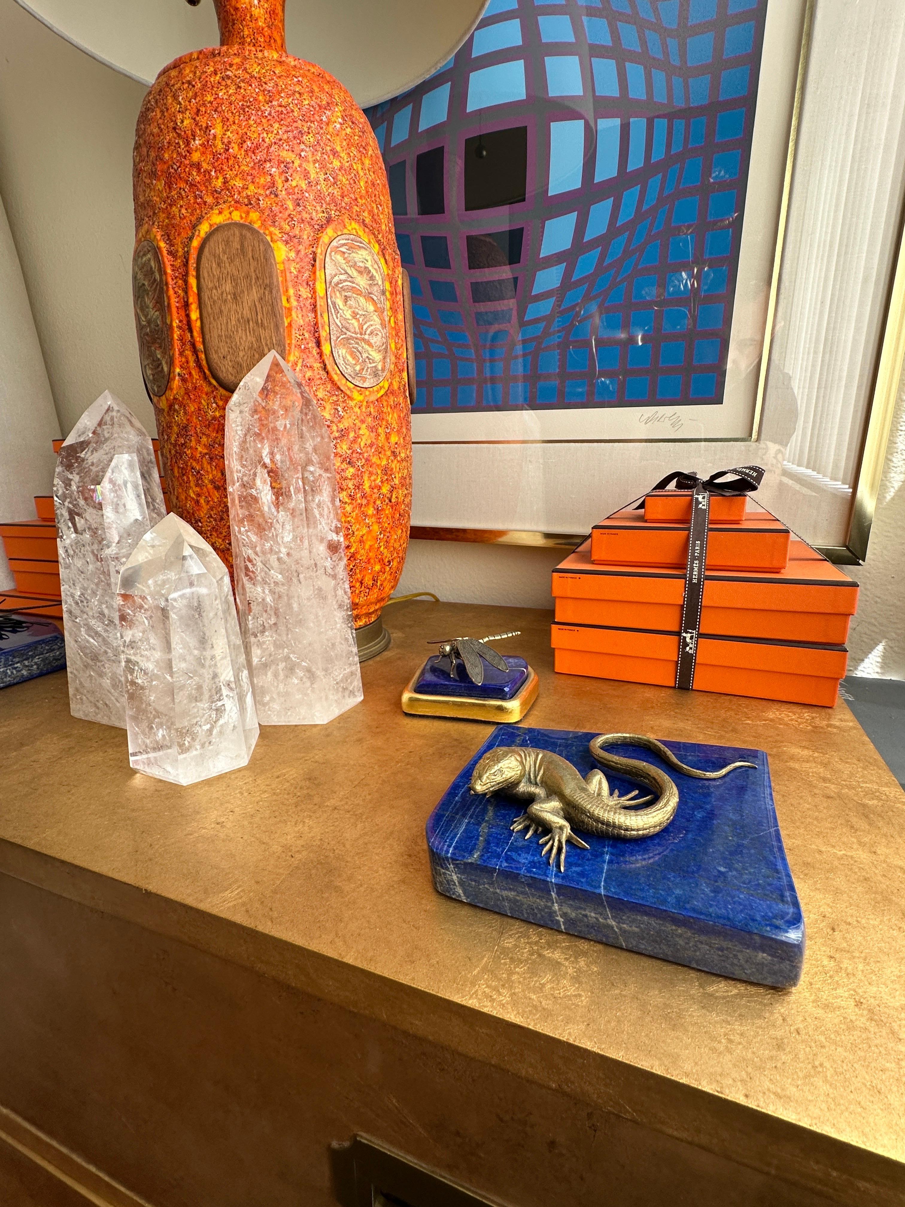 Presse-papiers en bronze lézard et lapis-lazuli en vente 6