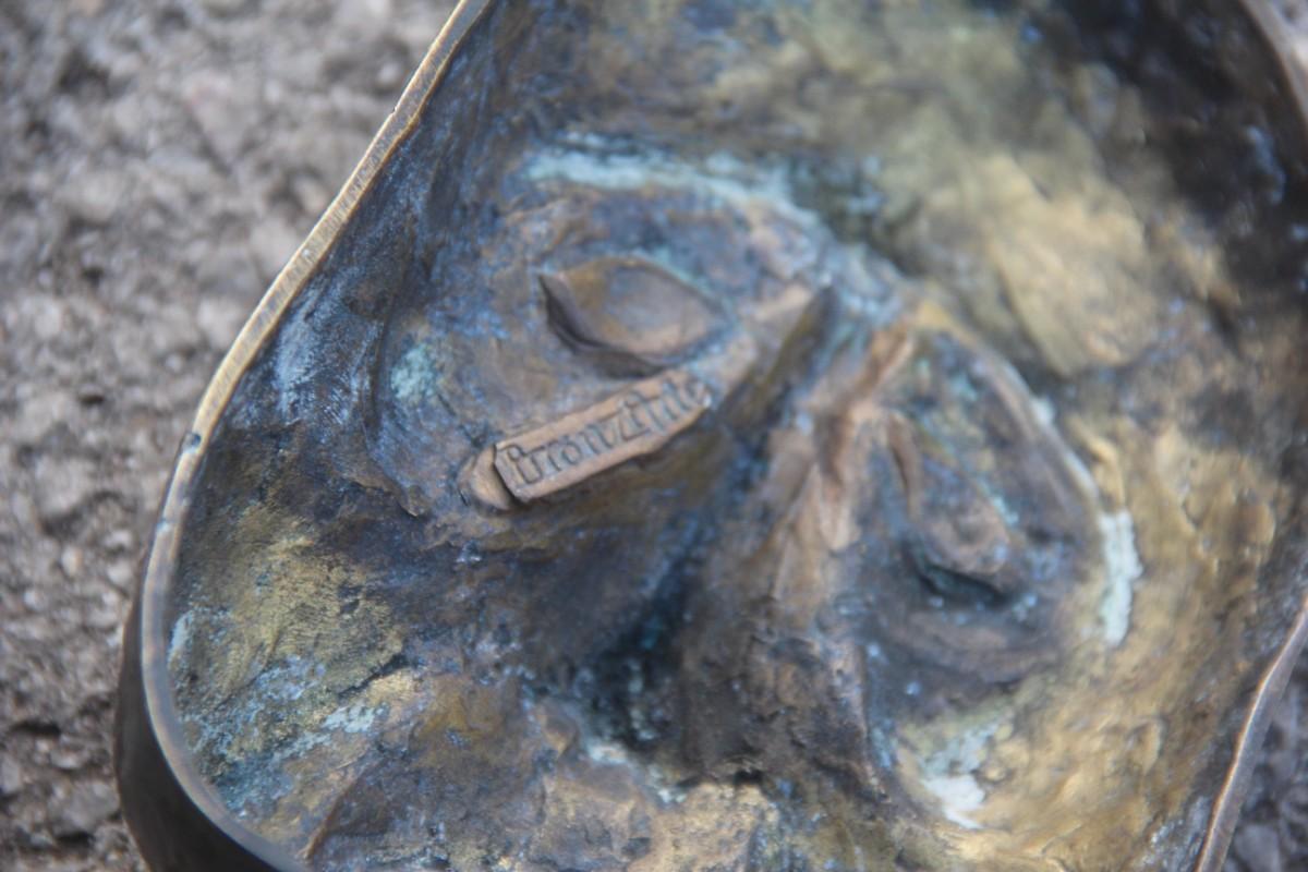 Bronze Clown Masken mit niedrigem Relief, italienisches Design, signiert BRONZARTE, 1960er Jahre im Zustand „Gut“ in Palermo, Sicily