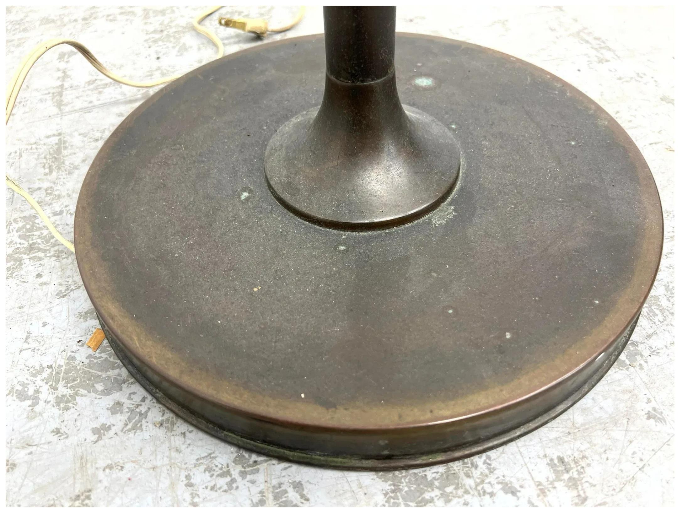 Bronze Machine Age Art Deco Fackel-Stehlampe aus Bronze (Industriell) im Angebot