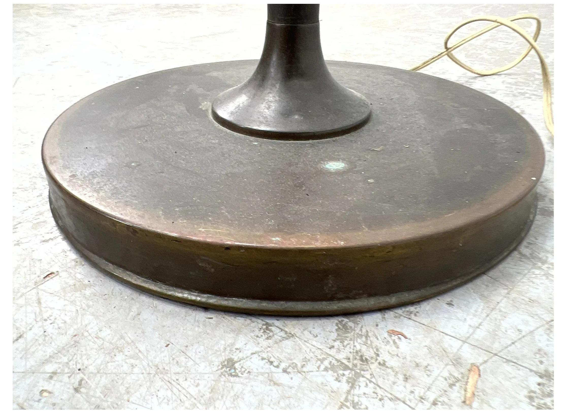 Bronze Machine Age Art Deco Fackel-Stehlampe aus Bronze im Angebot 1
