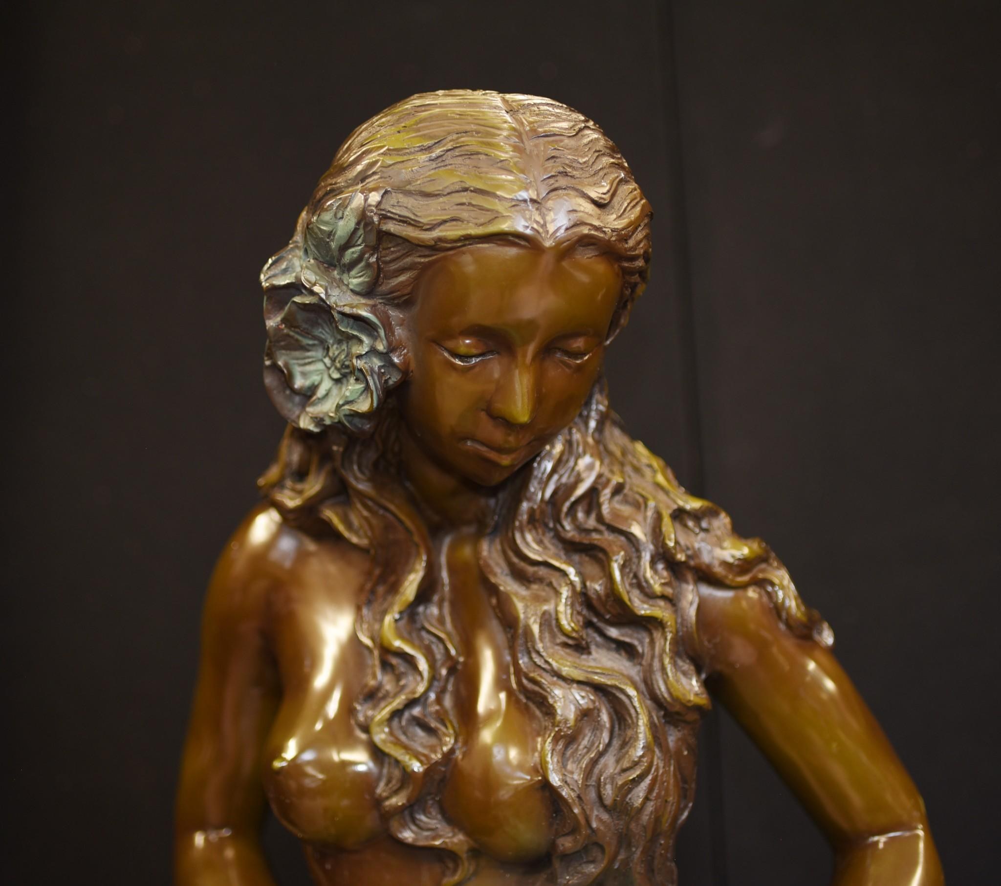 Jungfrauenbrunnenstatue aus Bronze – Halbakt, weibliches Wasserzeichen im Angebot 9