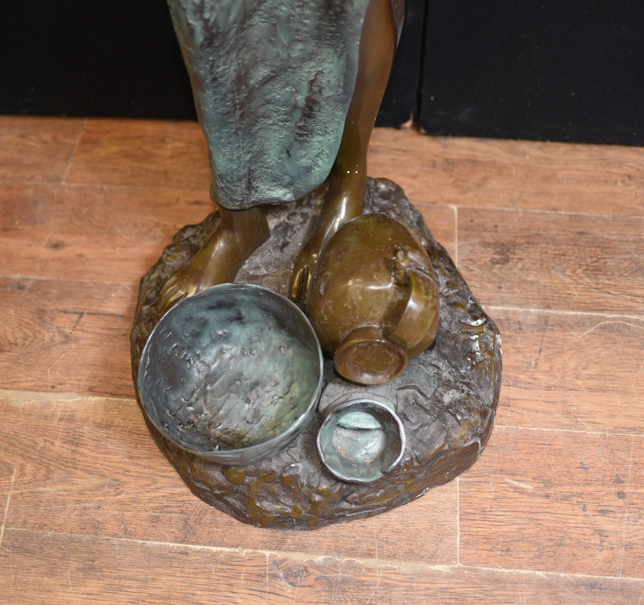 Jungfrauenbrunnenstatue aus Bronze – Halbakt, weibliches Wasserzeichen im Angebot 11