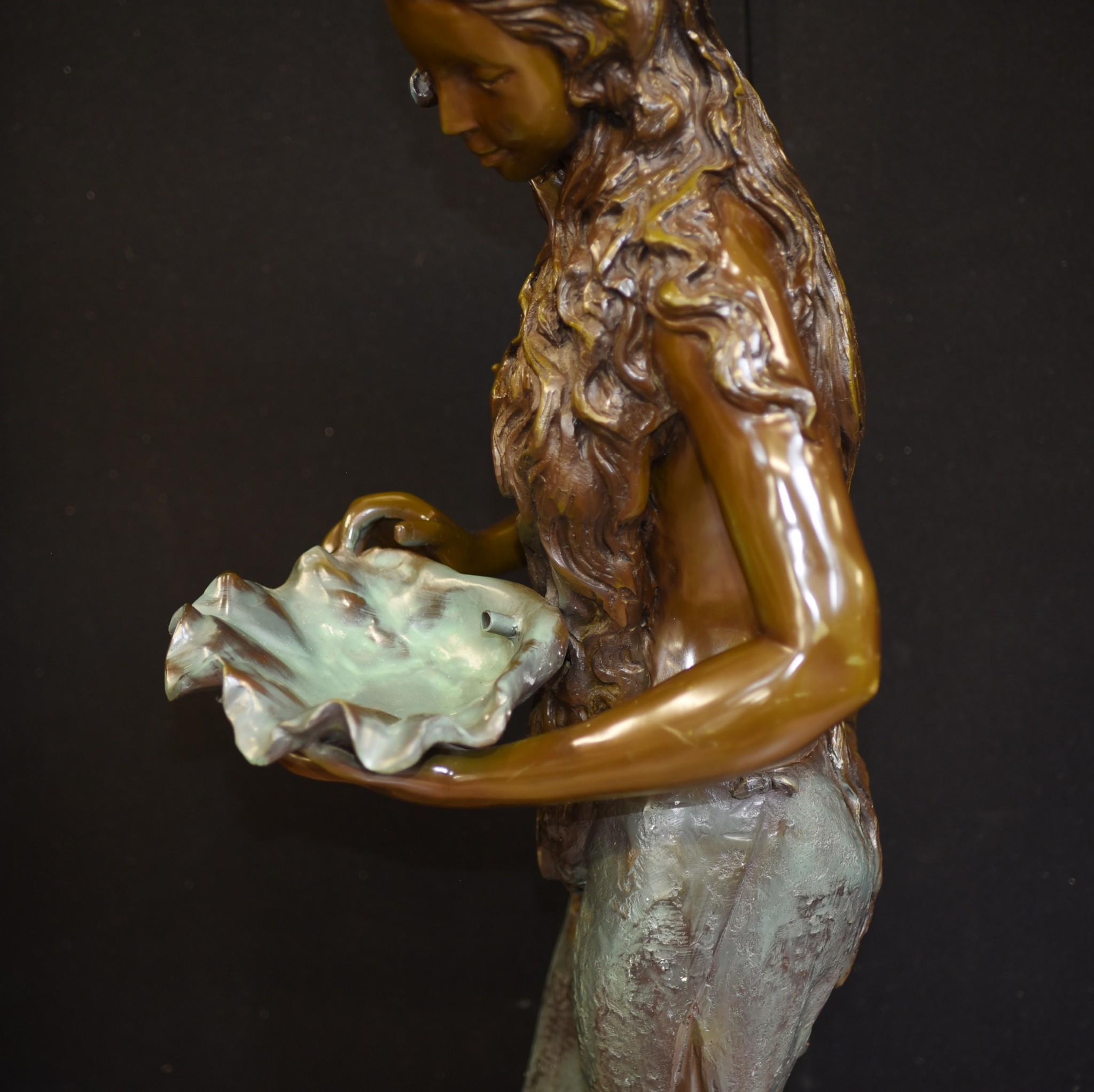 Jungfrauenbrunnenstatue aus Bronze – Halbakt, weibliches Wasserzeichen im Angebot 1