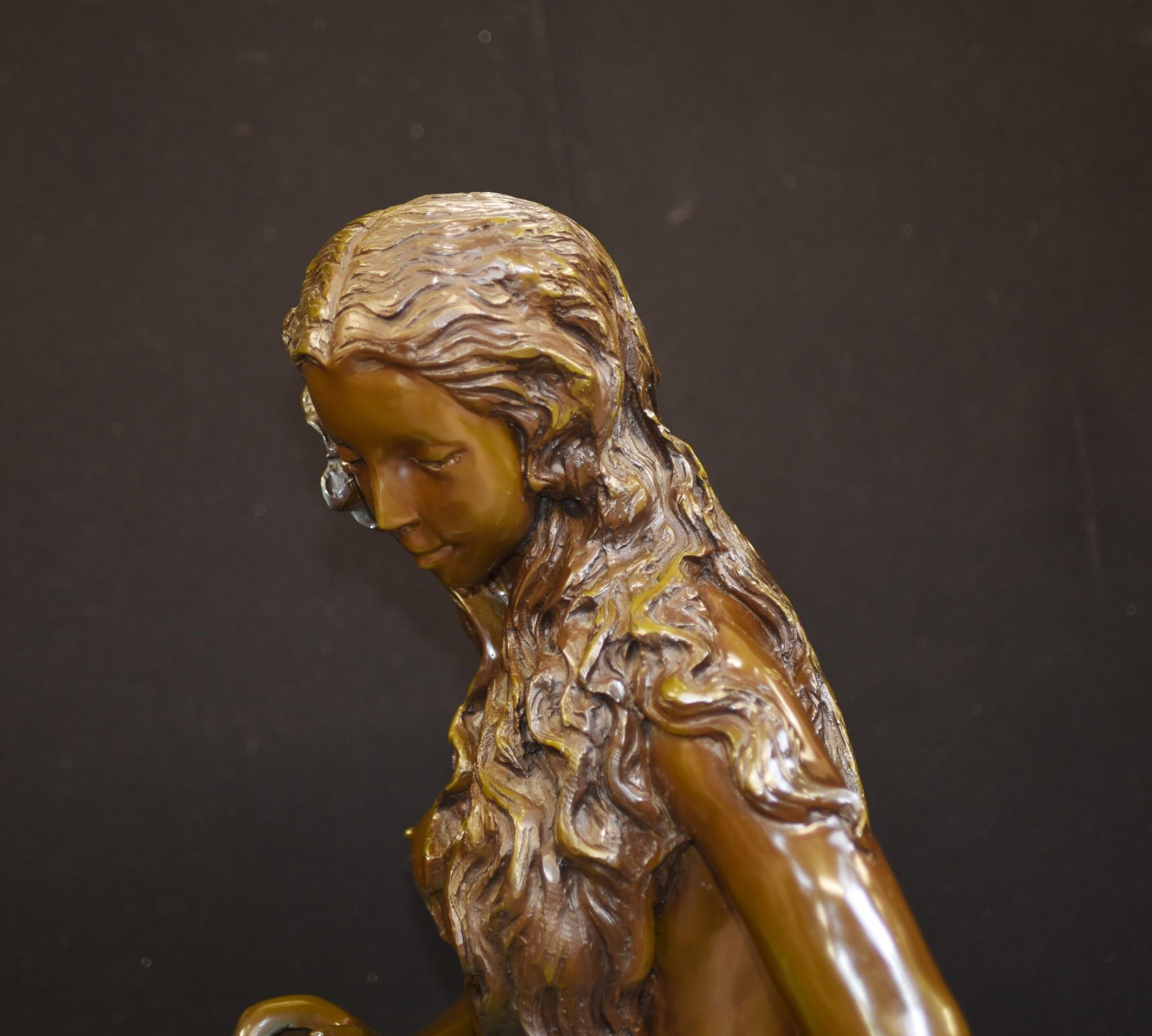 Jungfrauenbrunnenstatue aus Bronze – Halbakt, weibliches Wasserzeichen im Angebot 5