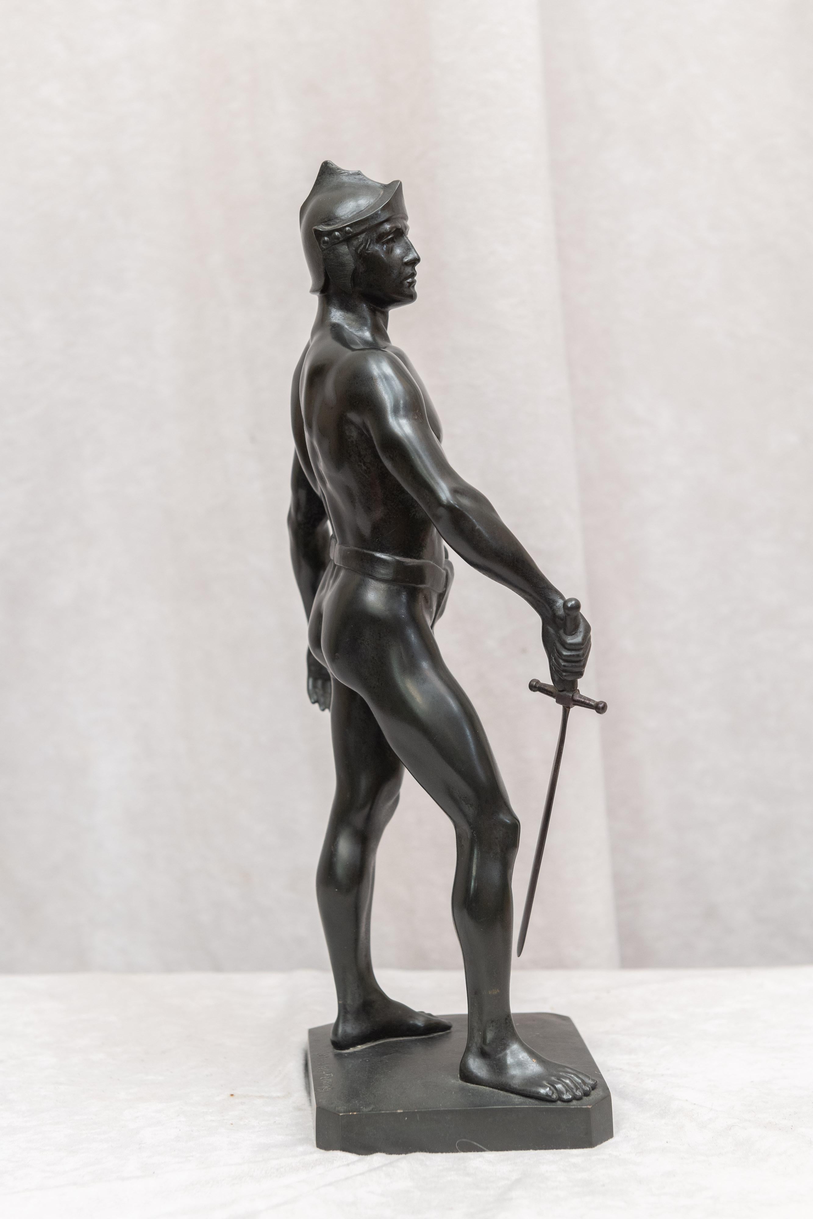 Männliche Bronzefigur eines stattlichen jungen Kriegers, signiert, deutsch, um 1890 (Deutsch) im Angebot