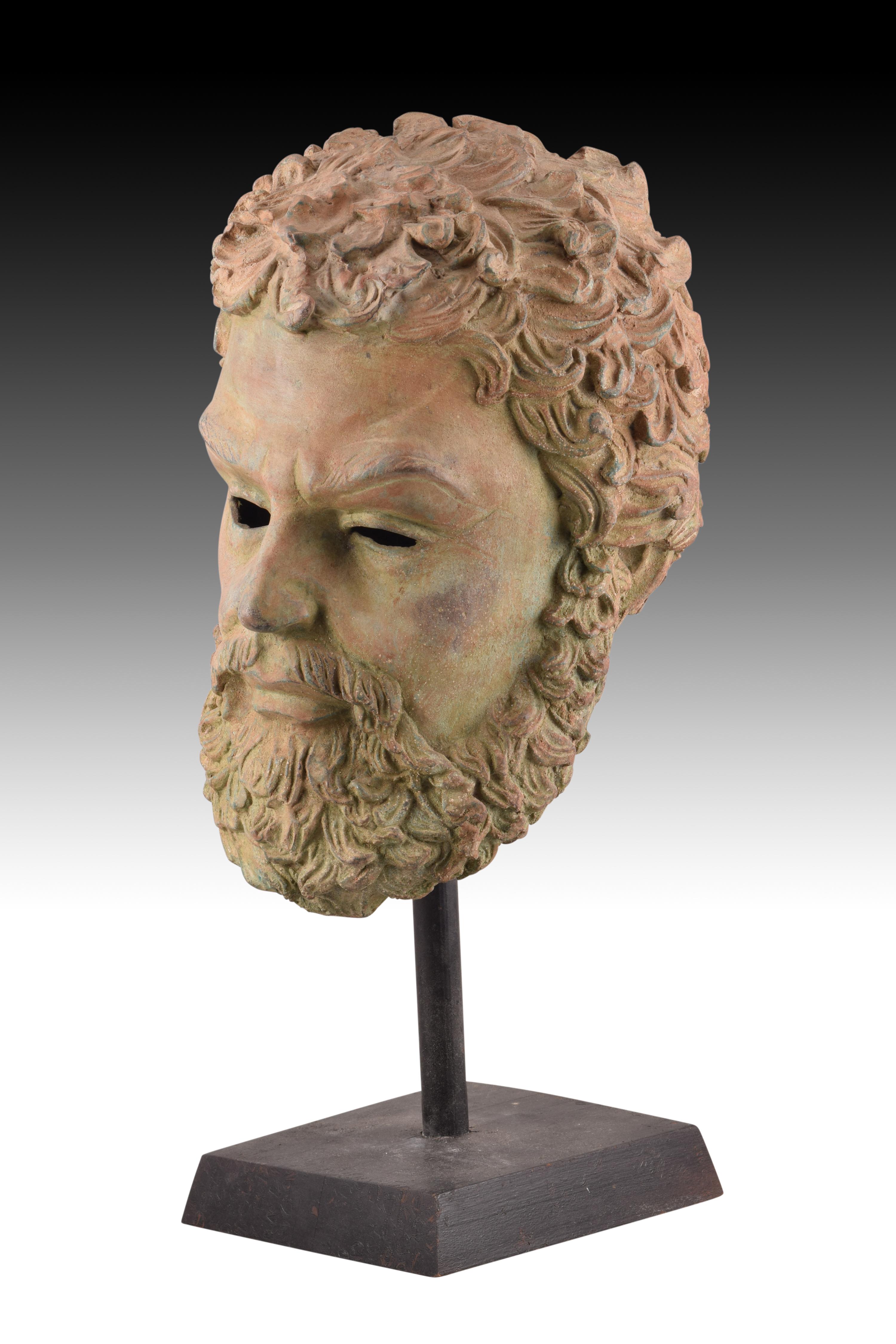 Male head on metal support made in bronze with touches of polychrome or different material work that shows a work of hair, beard and mustache with remarkable pictorialism. The quality of the piece is also appreciated in its realism, although it is