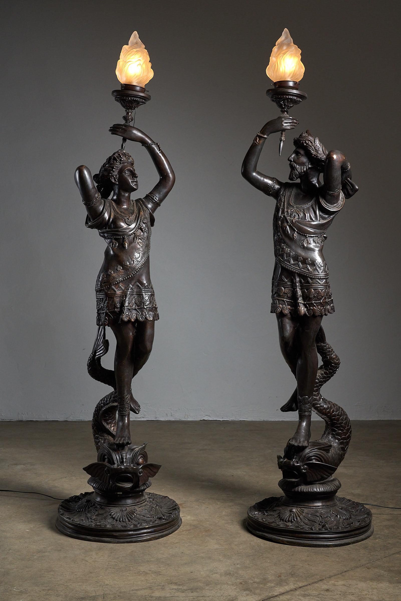 Ensemble unique de deux porte-flammes, homme et femme.