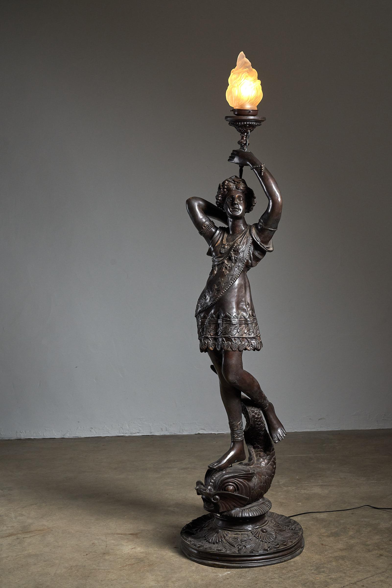 Bronze-Kerzenhalter für Mann und Frauen, große Statuen mit Flamme im Angebot 2