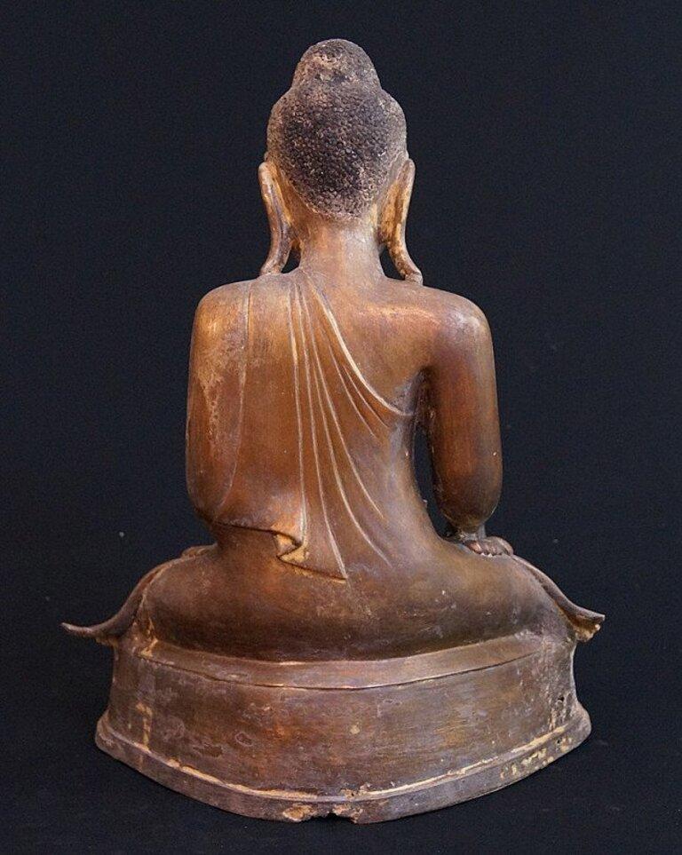 Bronze Mandalay Buddha from Burma In Good Condition For Sale In DEVENTER, NL