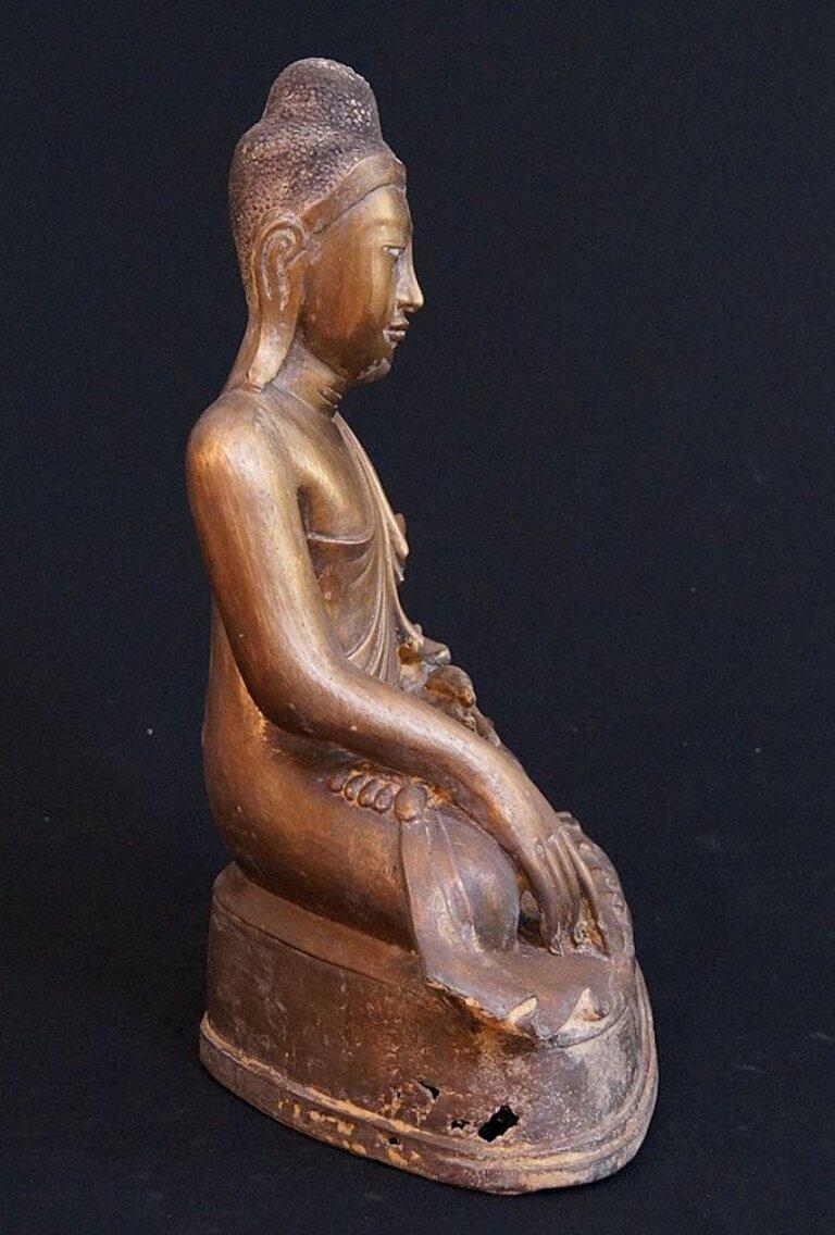 19th Century Bronze Mandalay Buddha from Burma For Sale