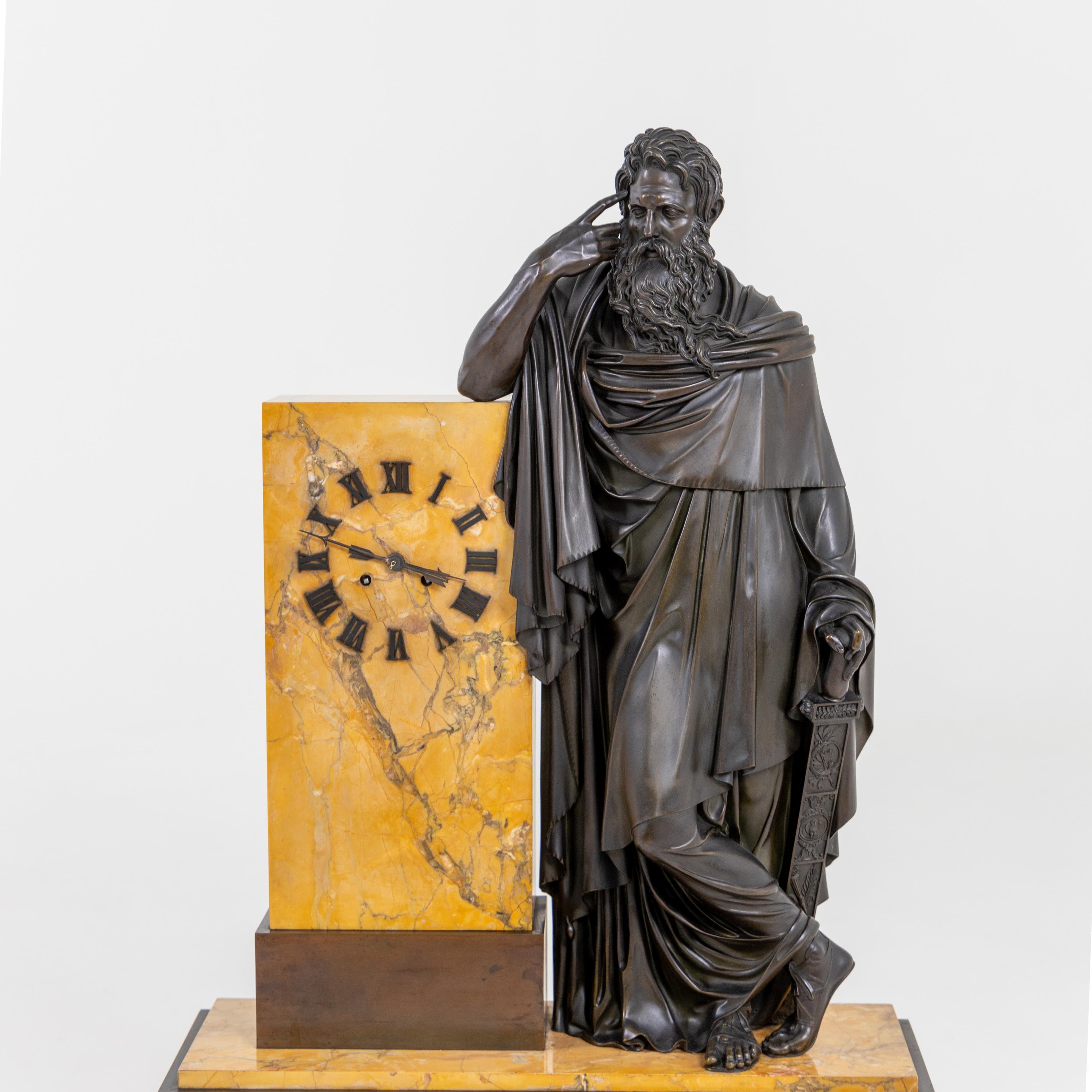Pendule de cheminée en bronze, période de la restauration, France, mouvement daté de 1827 Bon état - En vente à Greding, DE