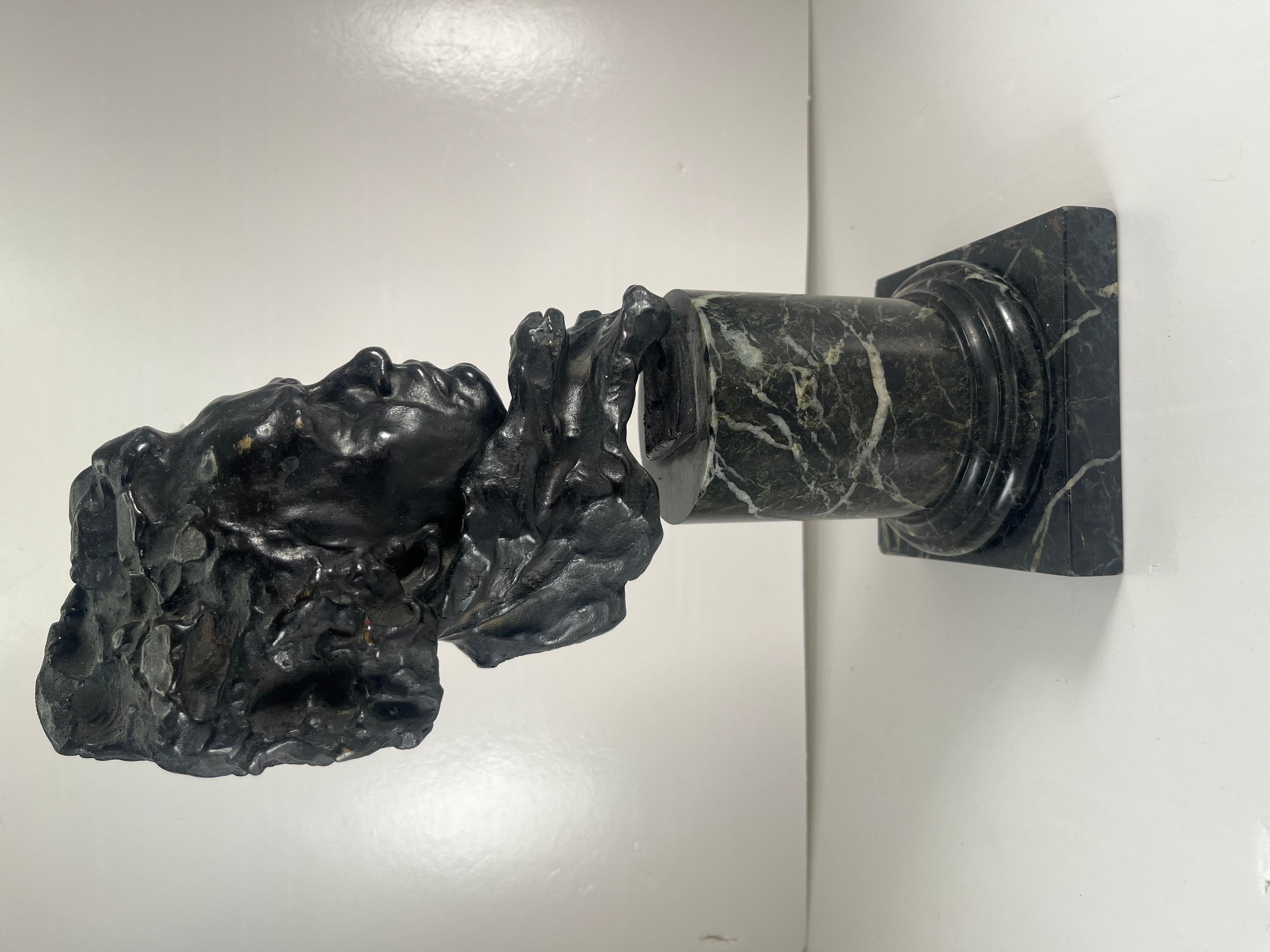 Busto in bronzo e marmo di Ludwig van Beethoven Firmato da Alfredo Pine e fuso a mano con la fonderia di Parigi, circa 1915.

Si prega di visionare attentamente tutte le foto allegate per ottenere i dettagli più accurati sulle condizioni attuali, la