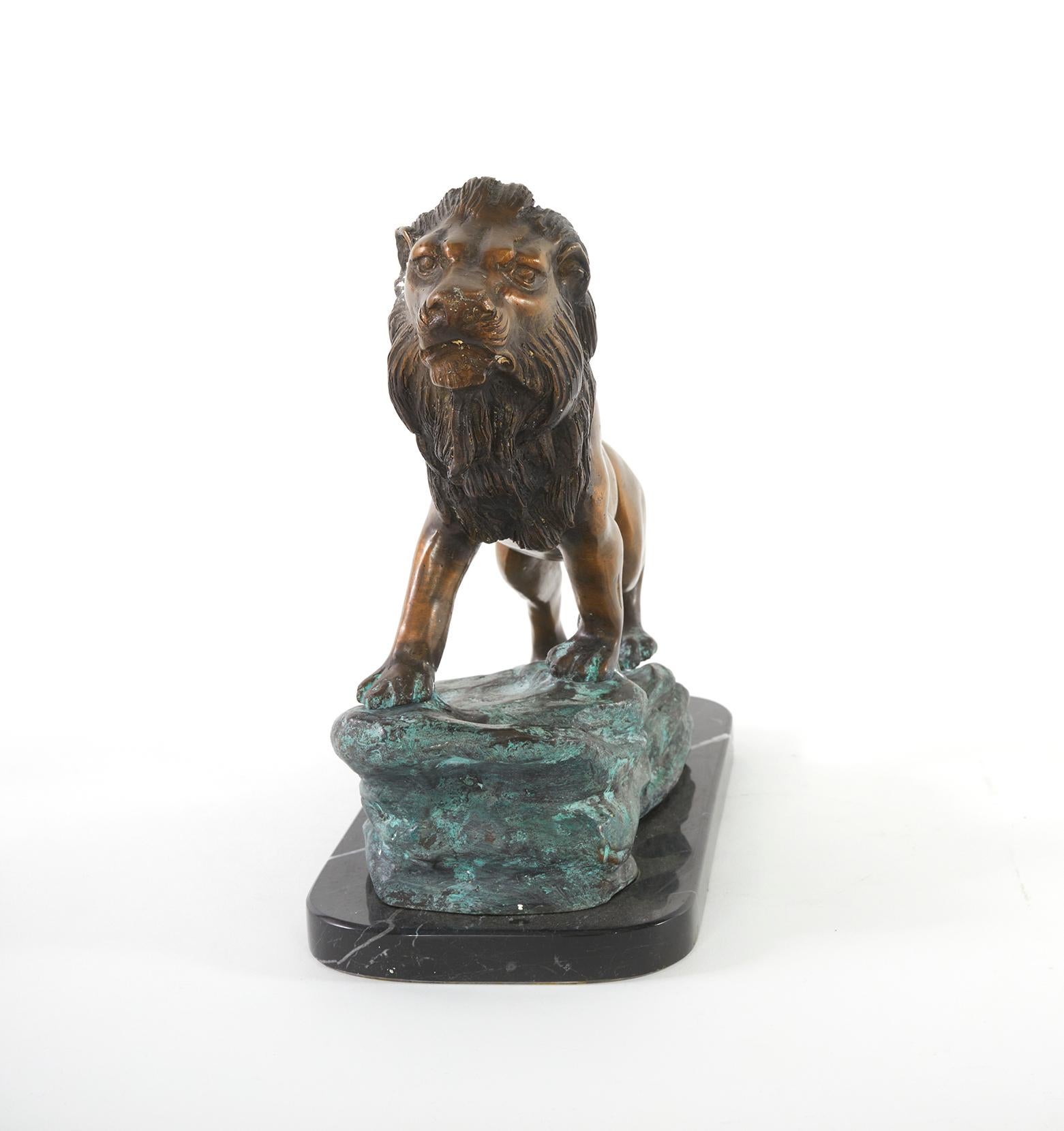 Bronze / Marble Lion Sculpture Decorative Piece In Good Condition For Sale In Tarry Town, NY