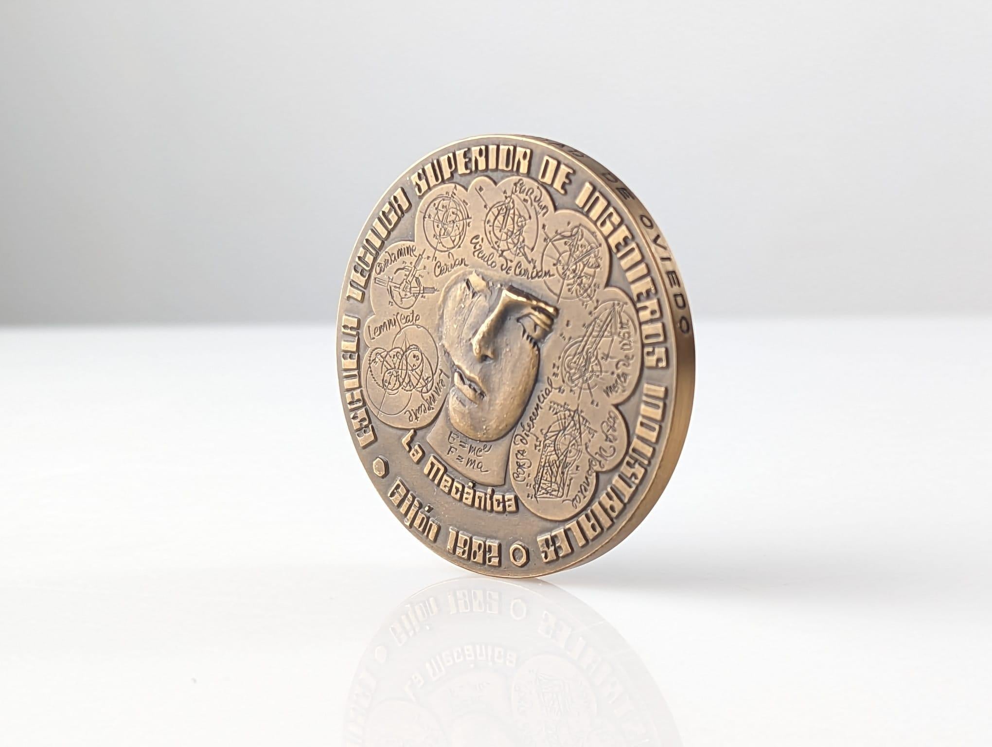 Bronze medal for Gijón made by Miguel Berrocal in 1982, a rare specimen that is difficult to obtain since its edition was made exclusively for the Higher Technical School of Industrial Engineers of Gijón.