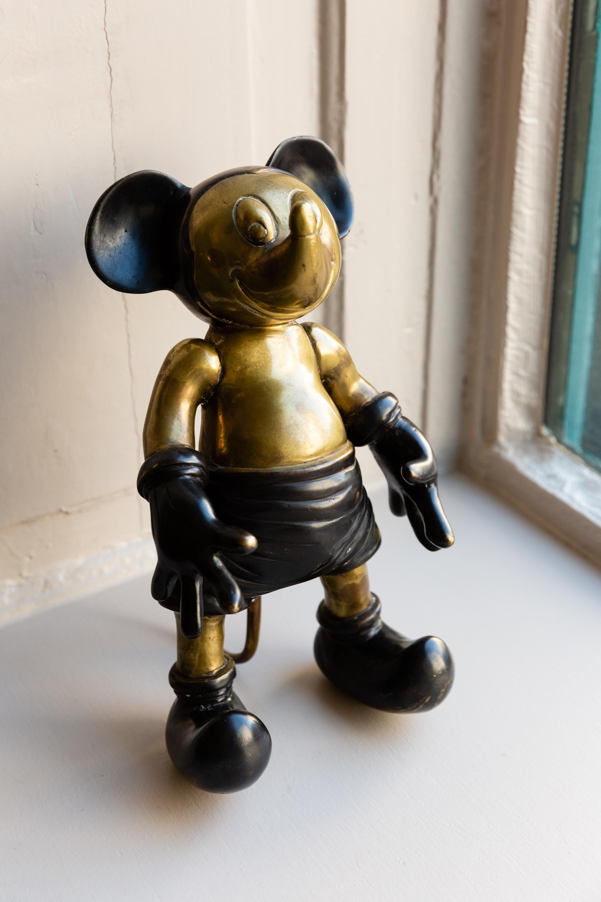 Rare mickey mouse figure, attributed to Hagenauer Vienna, Austria, circa 1930, bronze with black patination, height 25 cm, depth 15 cm, width 15 cm, very good vintage condition.
 