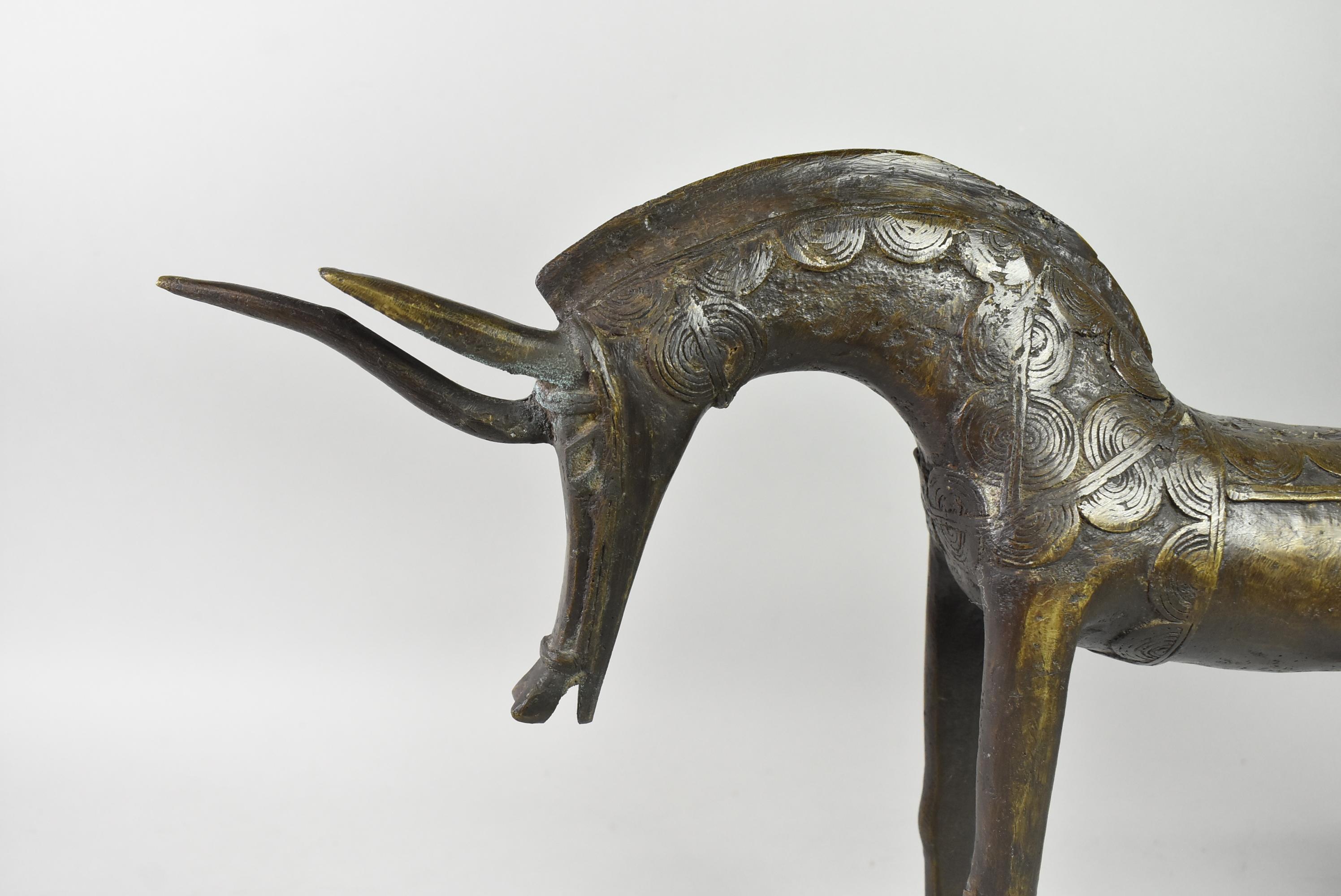 Moderne Sculpture de taureau moderne du milieu du siècle dernier, style Benin en vente