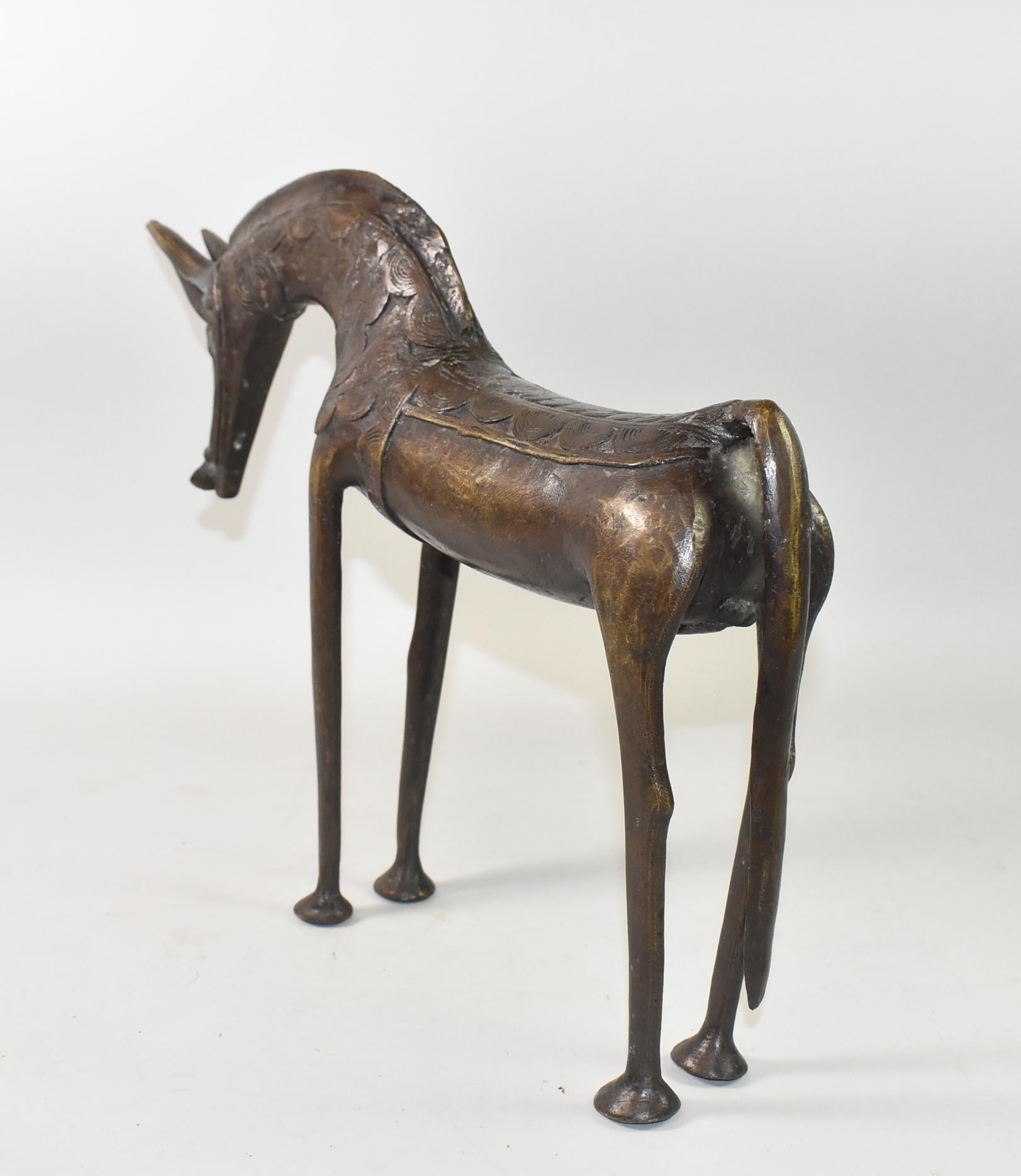 Inconnu Sculpture de taureau moderne du milieu du siècle dernier, style Benin en vente