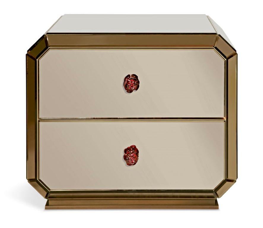 Bronze-Beistelltisch mit Spiegeln bedeckt, Bronze-Blumenknoten aus Bronze, geschliffenes Skirting-Glas (Romantik) im Angebot