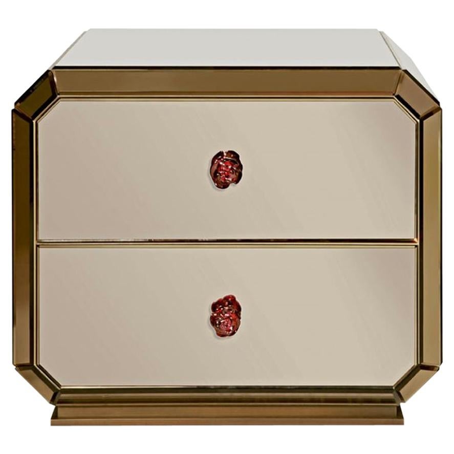 Bronze-Beistelltisch mit Spiegeln bedeckt, Bronze-Blumenknoten aus Bronze, geschliffenes Skirting-Glas im Angebot