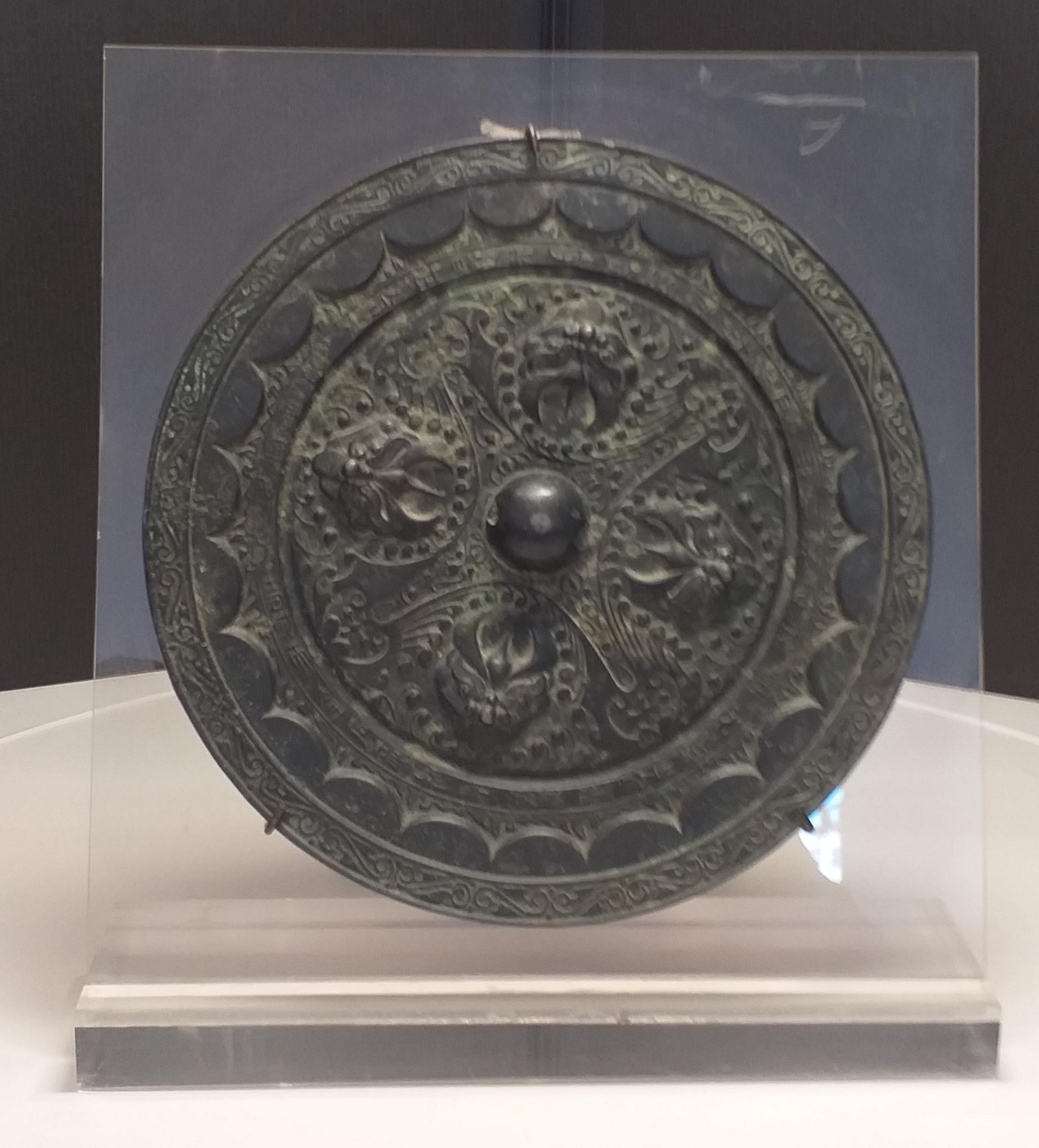 Bronze Mirror, Han Period In Fair Condition In Saint ouen, FR