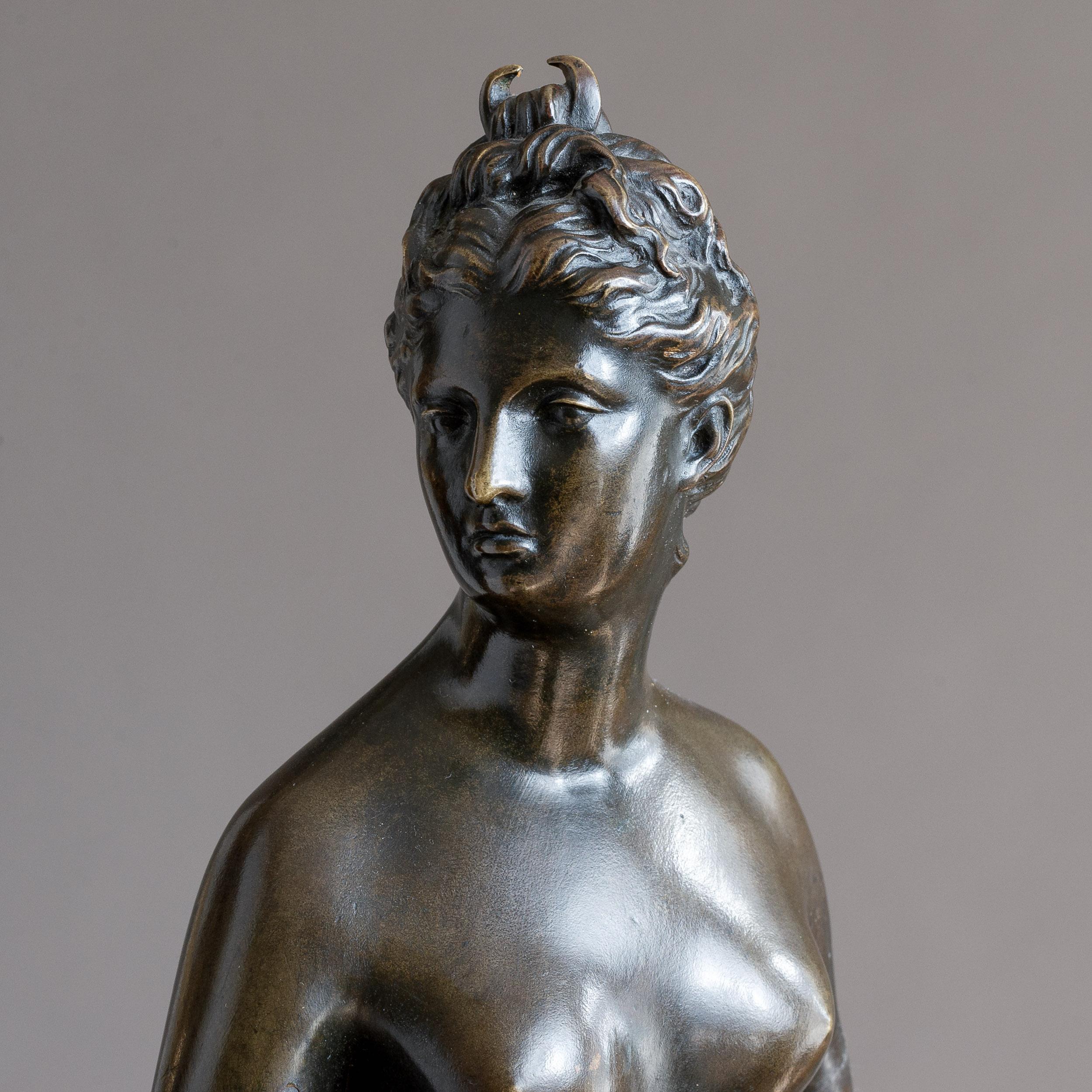 Modèle en bronze de Diane chasseresse, français, vers 1900, d'après l'original de Jean-Antoine Houdon (1741-1828).