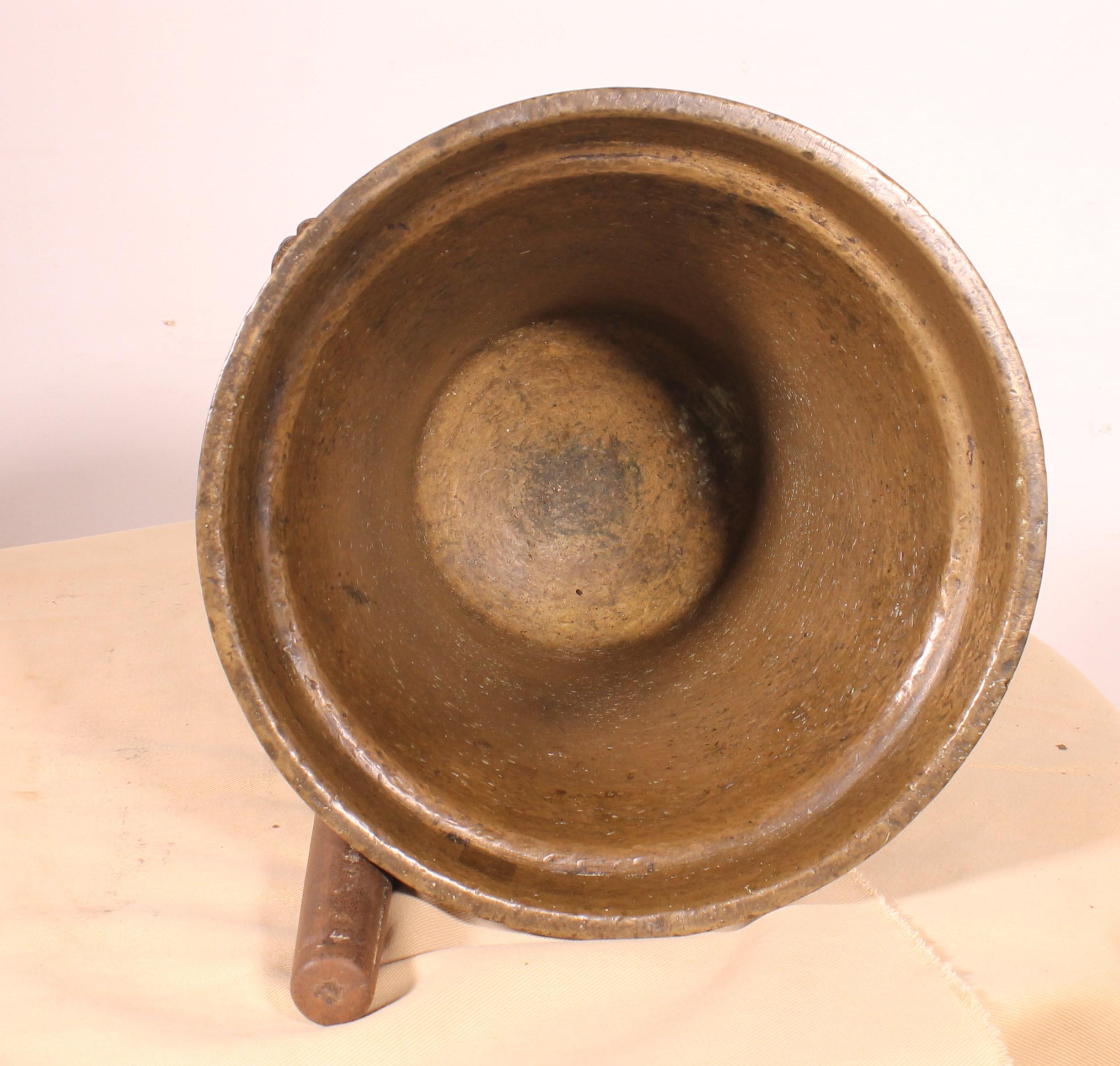 Mortaio di bronzo - Italia - XVI secolo in vendita 4