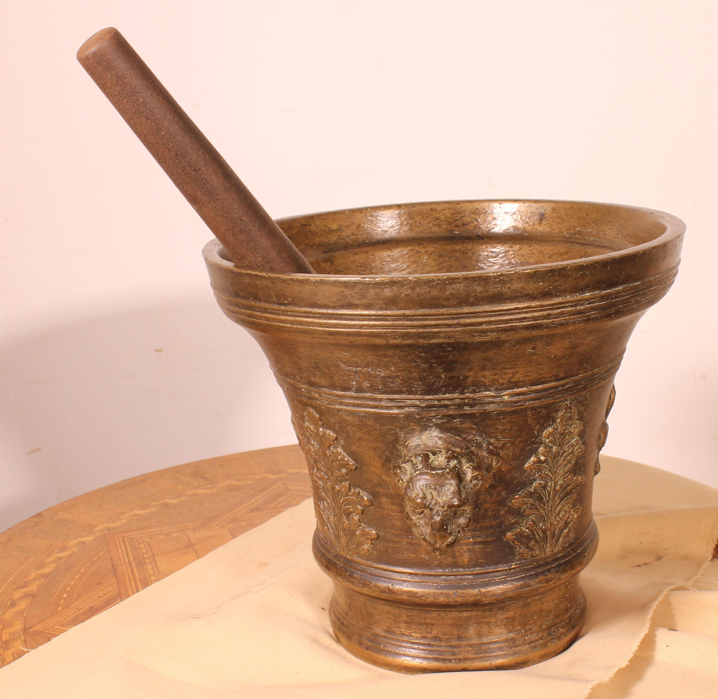 Mortaio di bronzo - Italia - XVI secolo in vendita 2