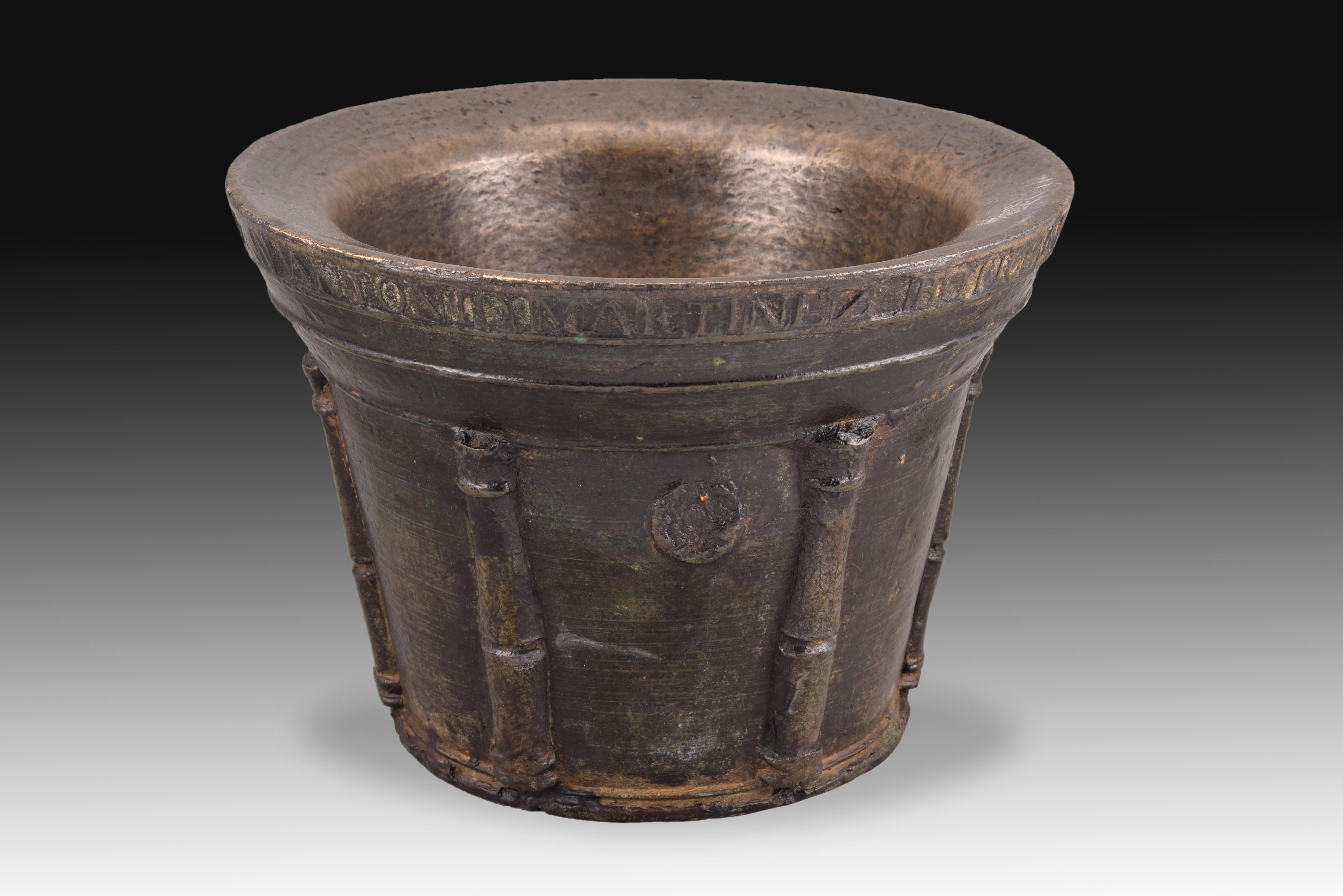 Bronze Mortar with Inscription, Spain, 1816 In Fair Condition For Sale In Madrid, ES
