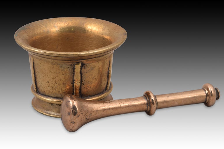Bronze Mortar with Pestle, Spain, 17th Century For Sale 1