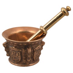 Bronze mortar with pestle. Spain, 17th century.