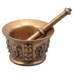 Bronze mortar with pestle. Spain, 17th century