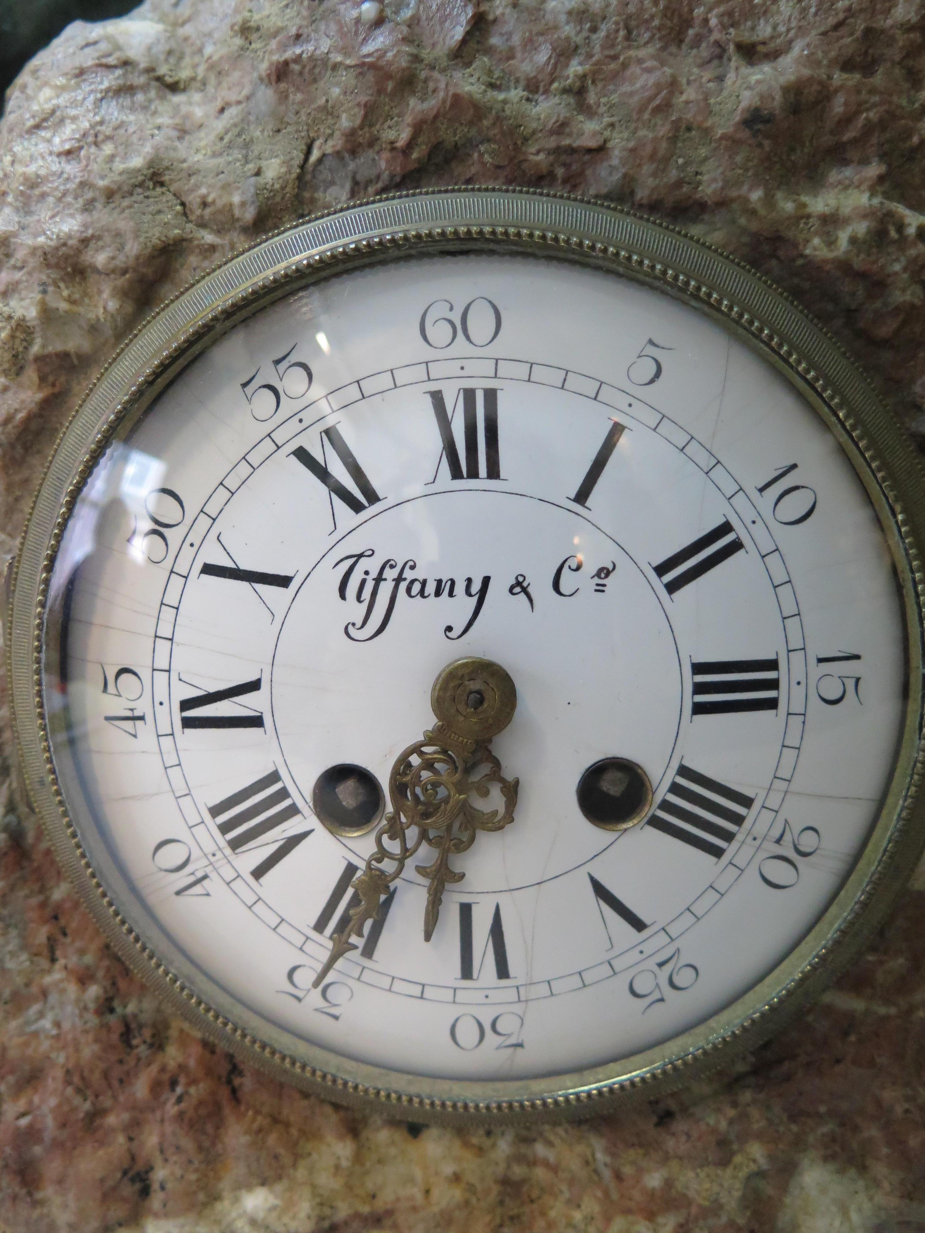 Lion de montagne en bronze avec Tiffany & Co. Horloge en vente 1