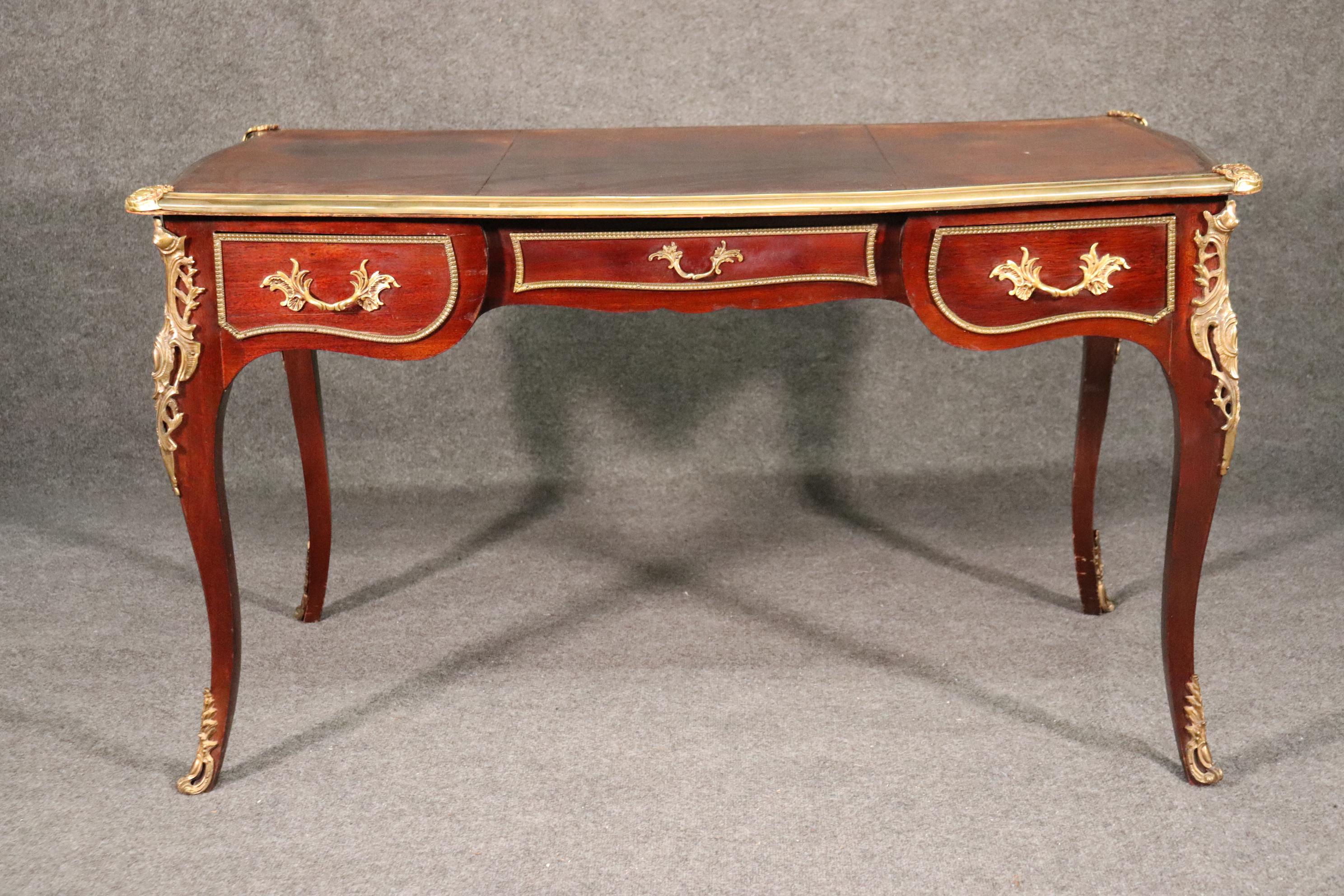 Bronze Mounted Antique French Louis XV Leather Top Bureau Plat Writing Desk In Good Condition In Swedesboro, NJ