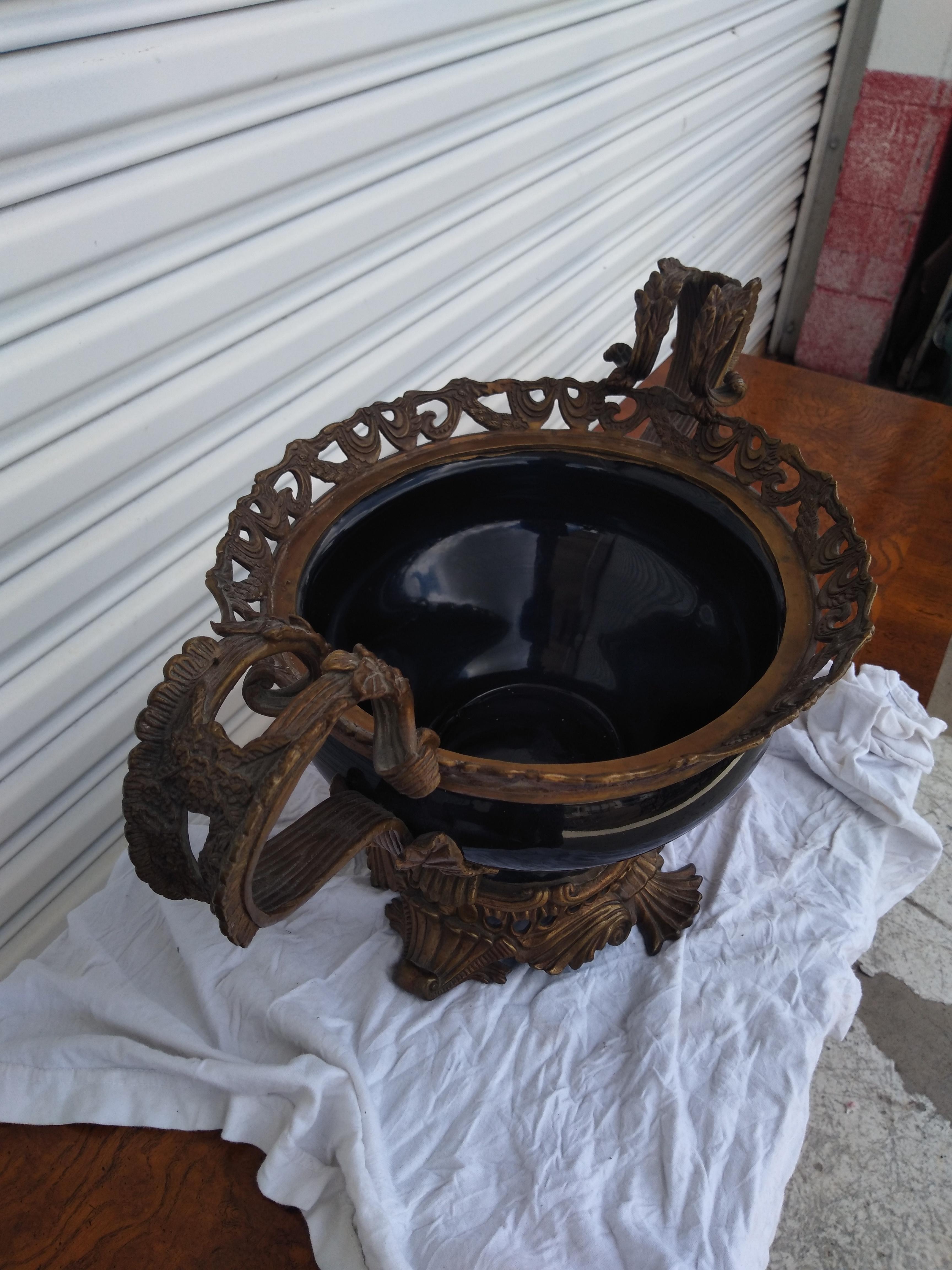 Chinois Centre de table en porcelaine de Castellan monté sur bronze en vente