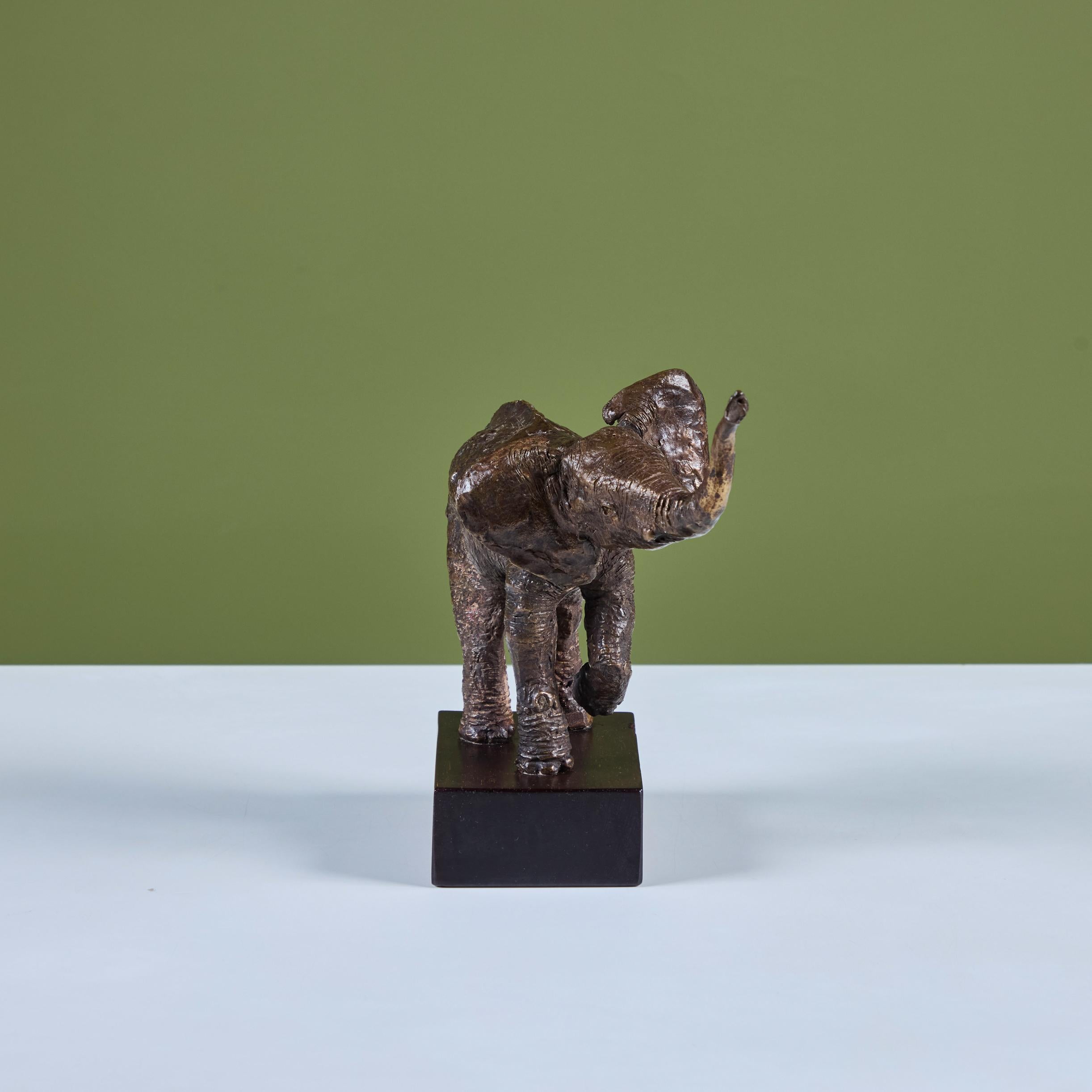 Bronzo Scultura di elefante montata in bronzo in vendita