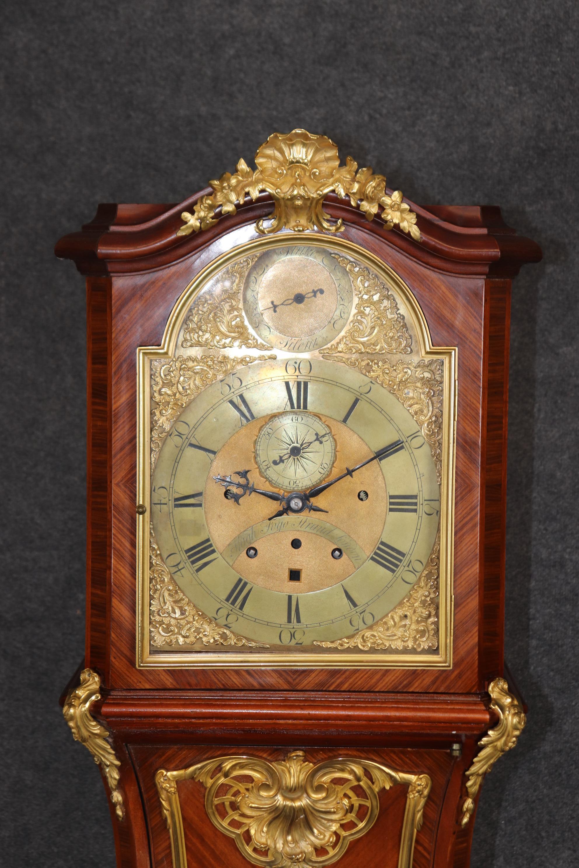 Français Horloge de grand-père Louis XV de la Maison Forest en bois de rose montée sur bronze