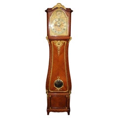 Horloge de grand-père Louis XV de la Maison Forest en bois de rose montée sur bronze
