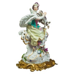 Figure en porcelaine allemande montée sur bronze d'une femme avec un chien, Meissen, datant d'environ 1750