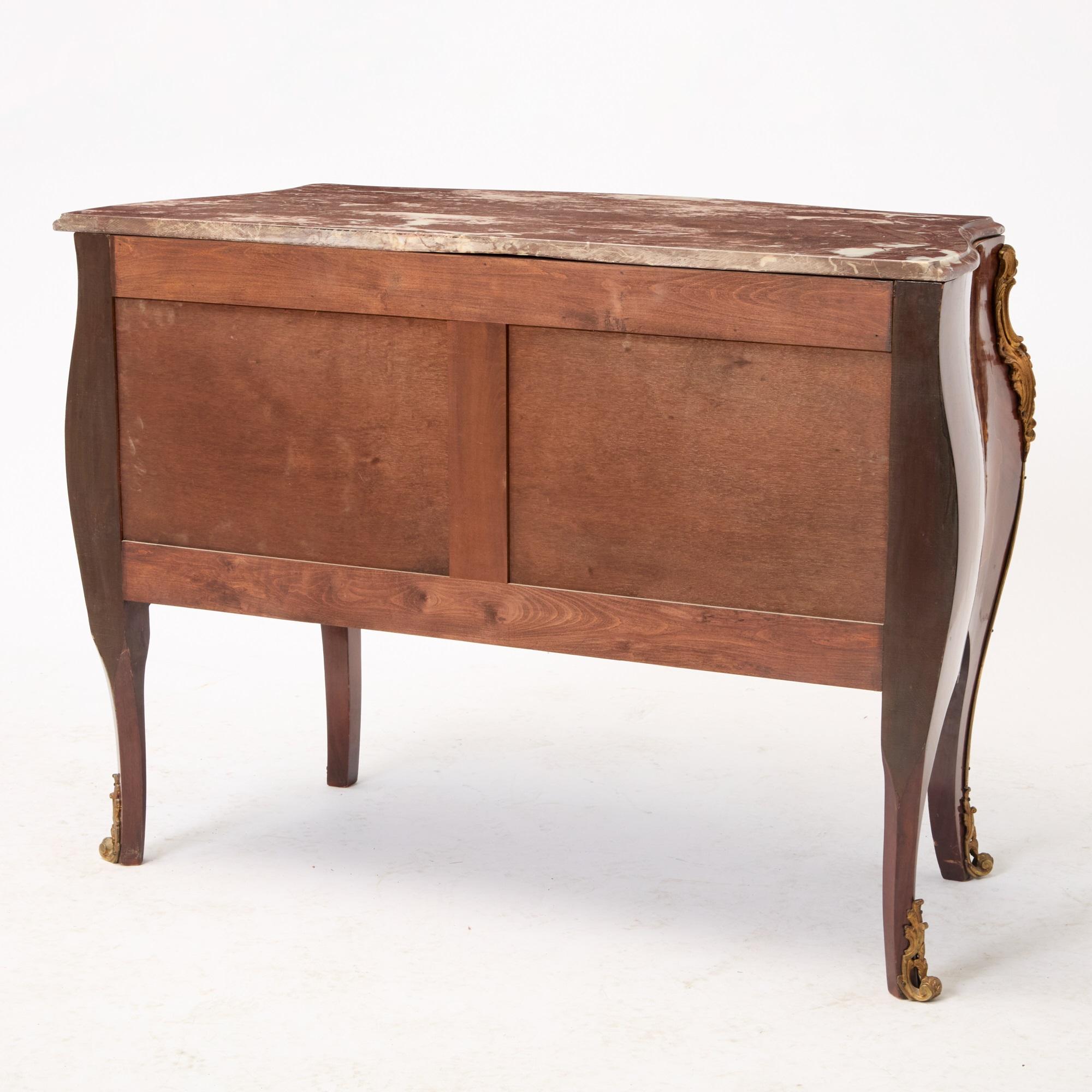 Commodo decorato con intarsi in legno di Re in stile Luigi XVI, montato in bronzo in vendita 4
