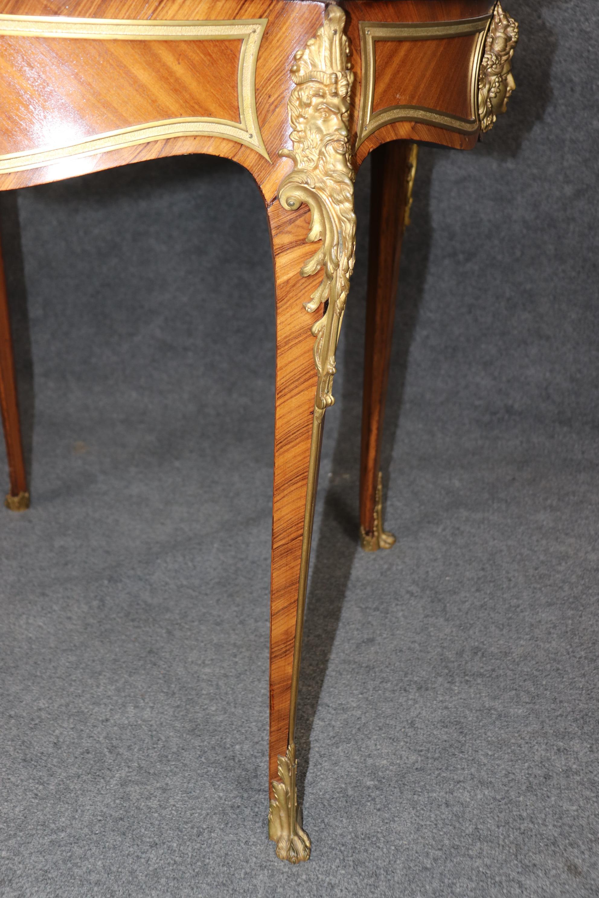 Mesa de centro francesa Luis XV con tapa de mármol montada en bronce Atribuida a Edward Millet en venta 1