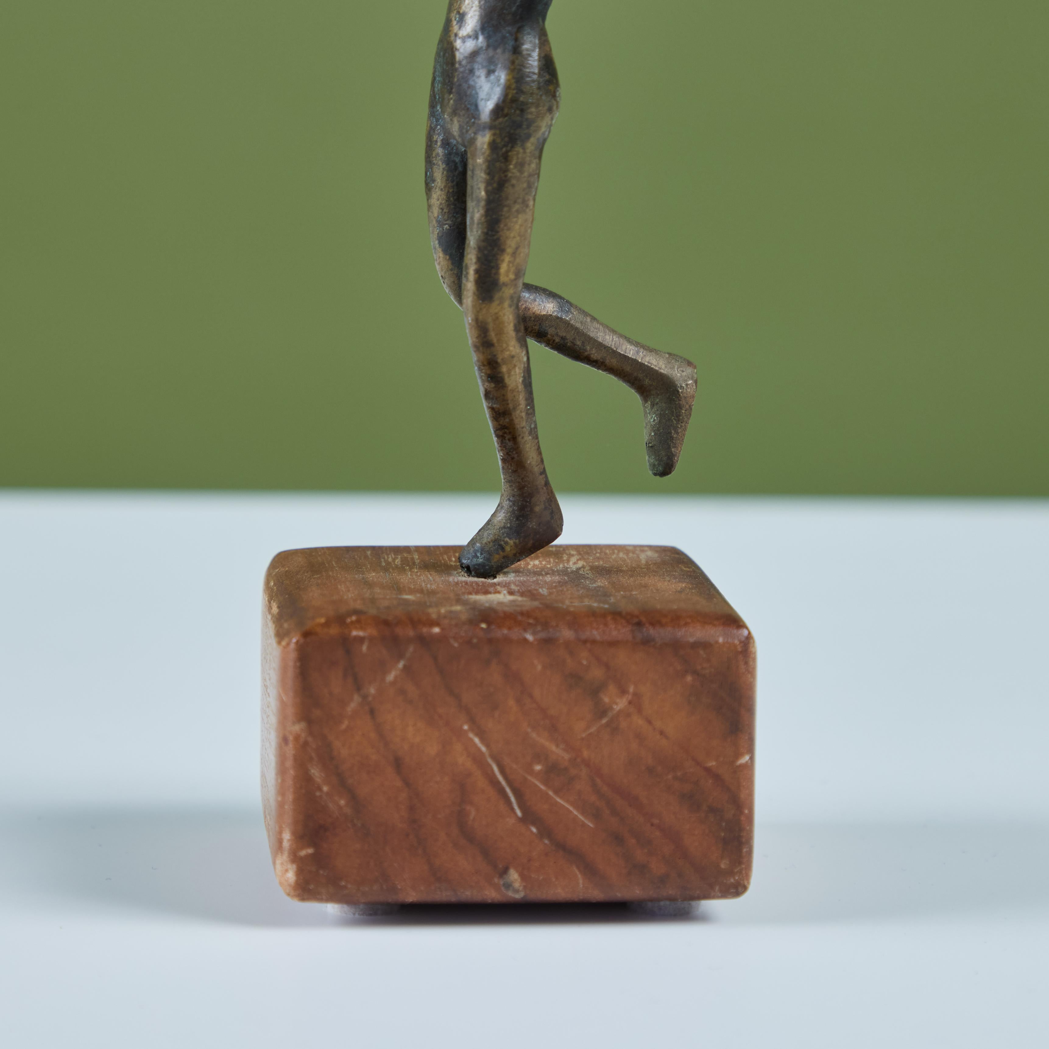 Bronzemontierte Statuette eines Mädchens aus Bronze im Angebot 4