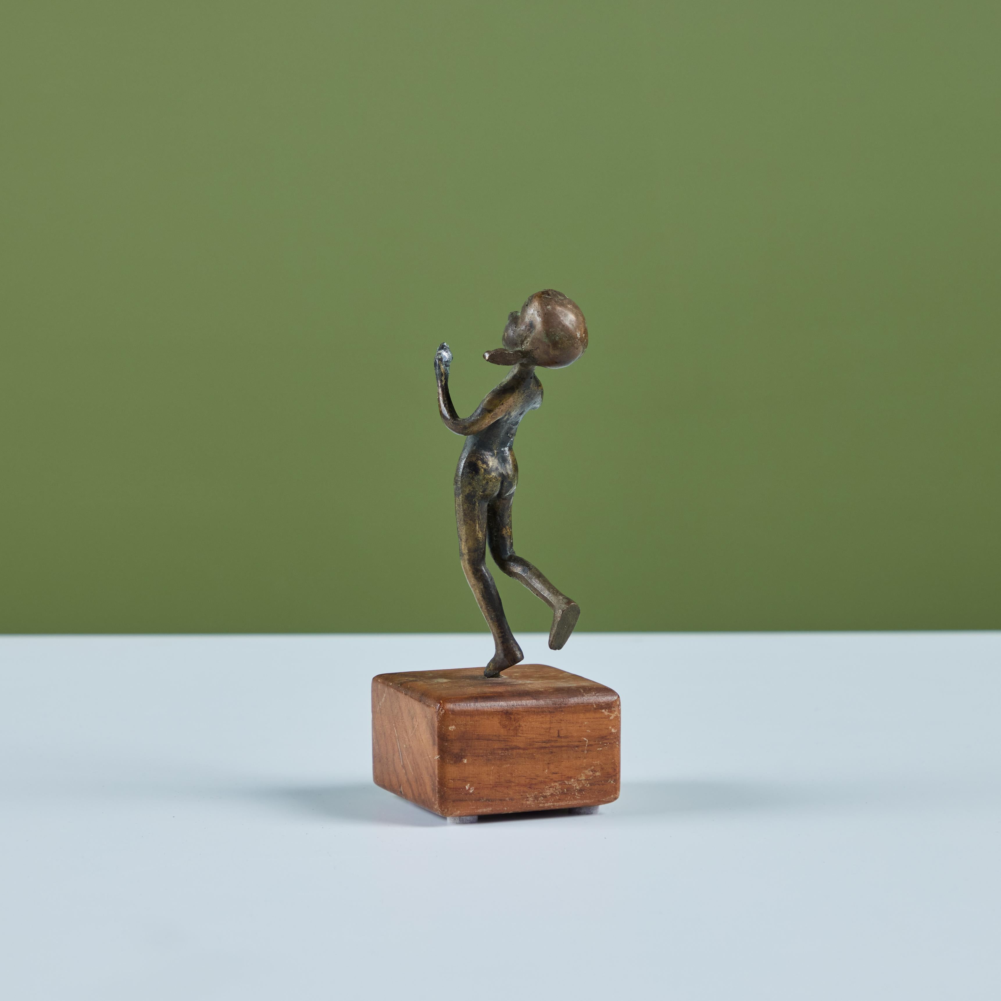 Statuette de jeune fille en bronze Bon état - En vente à Los Angeles, CA