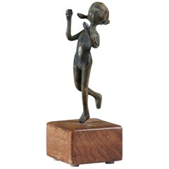 Estatuilla de niña montada en bronce