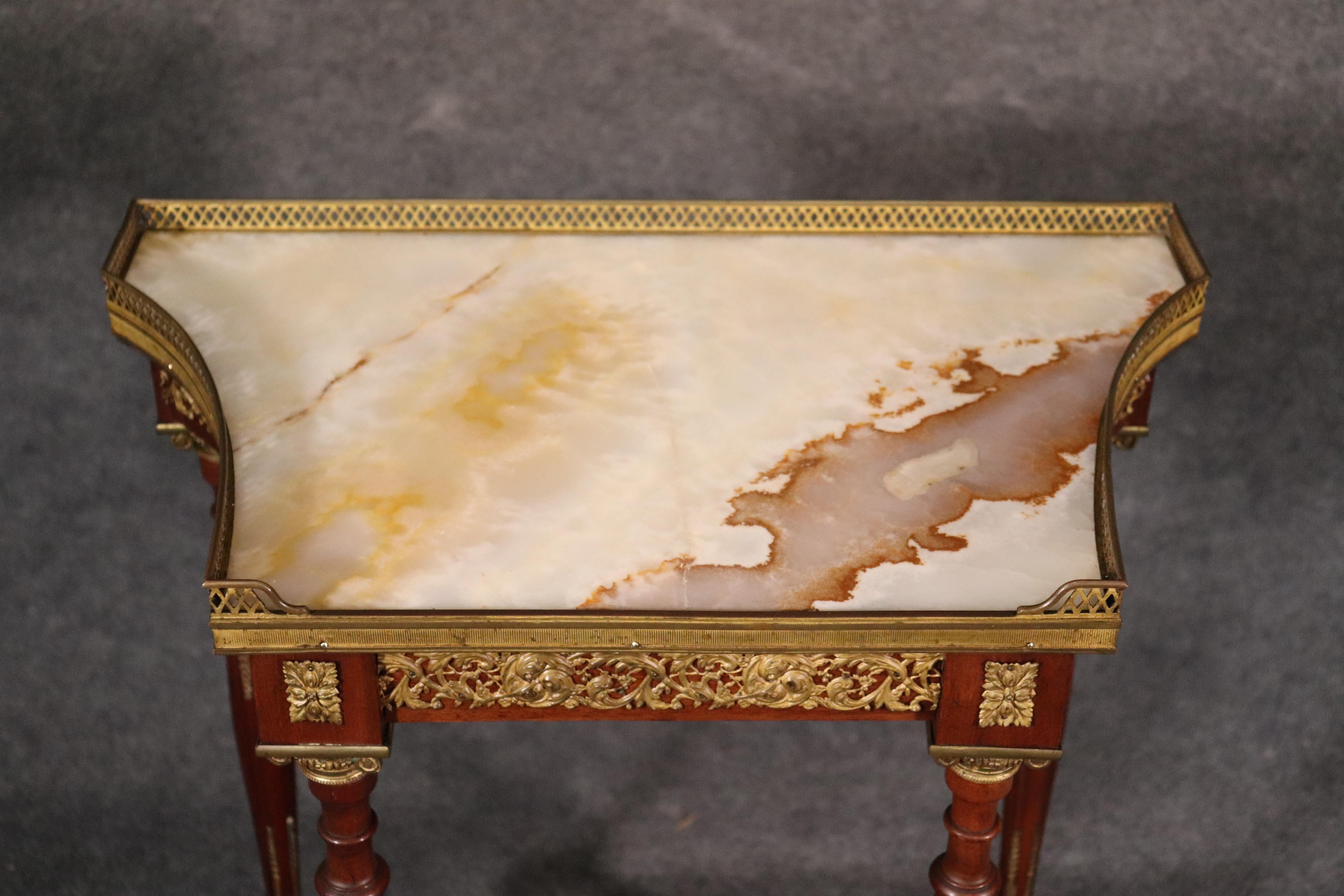 Bronze Mounted Translucent Onyx Top French Louis XVI Plantstand End Table In Good Condition In Swedesboro, NJ